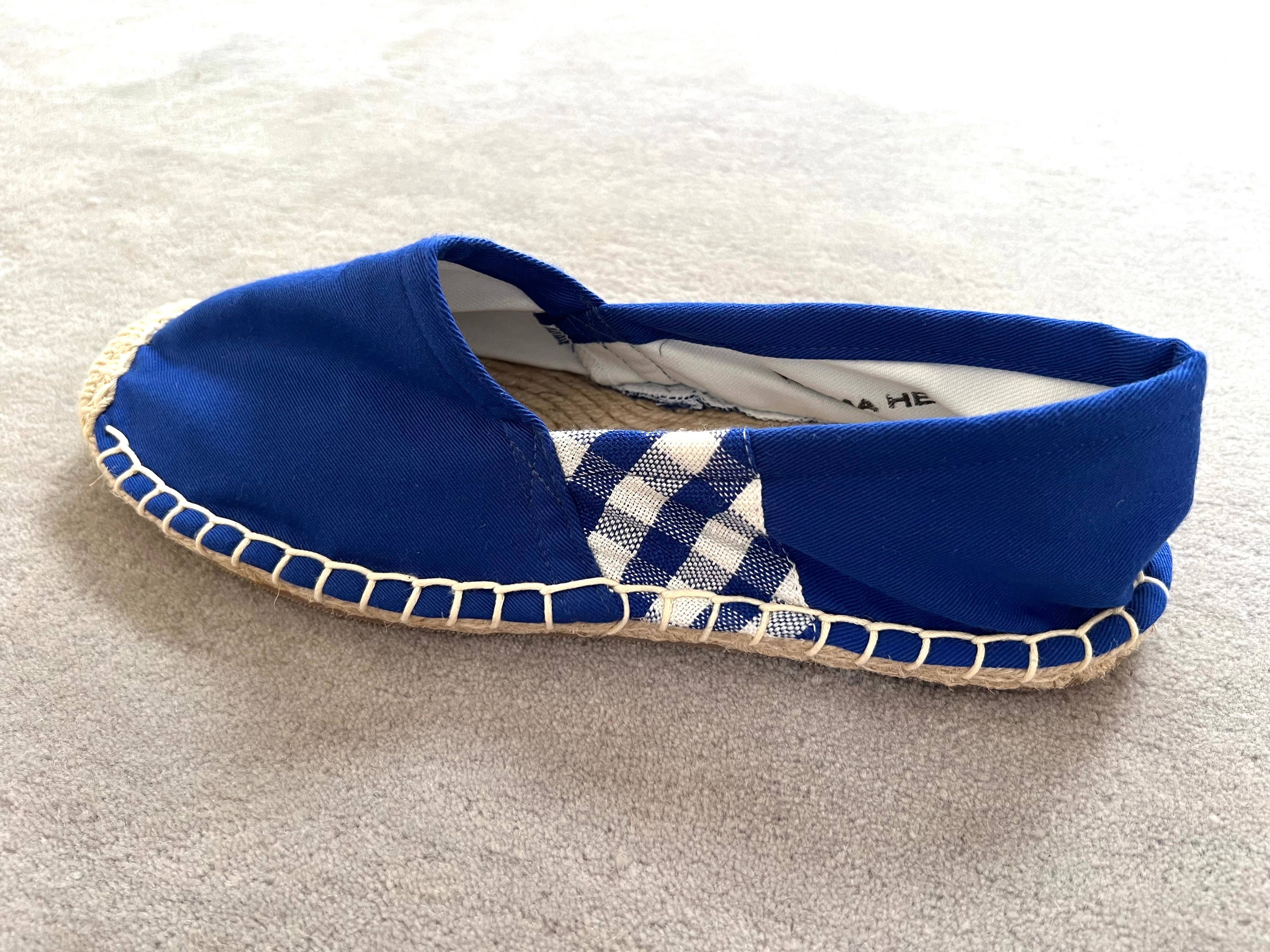Krama Heritage - Wholesale Flats - Women's - The Krama Blue espadrilles in their large natural palm leaf case9