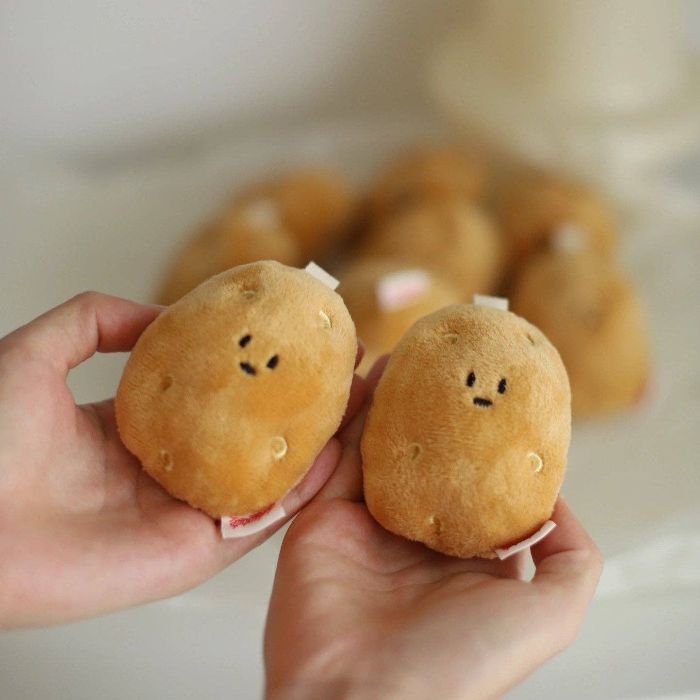 Hello Claws Limited – wholesale Stuffed/plush toy – Kids & baby – Daily White | Potato Plush Charm4