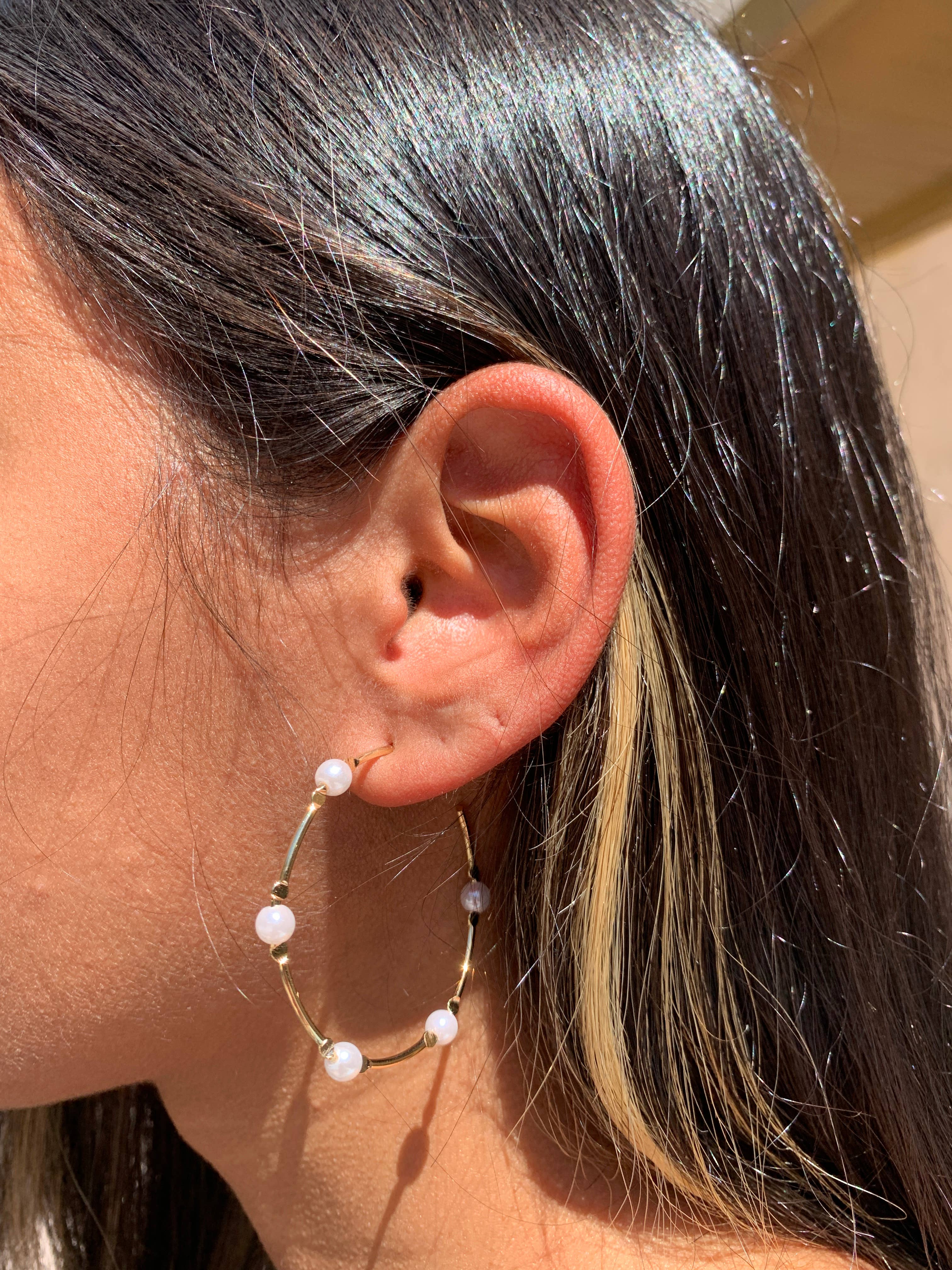 Mali Beads – Brincos de argola por atacado – Brincos de Argola Grandes em Ouro 18K com Pérolas de Água Doce – Argolas de Declaração6