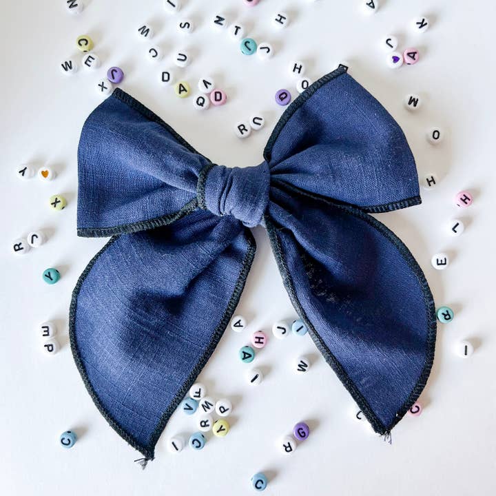 Schoolgebouw Bow voor wholesale door Baby Grey Clementine