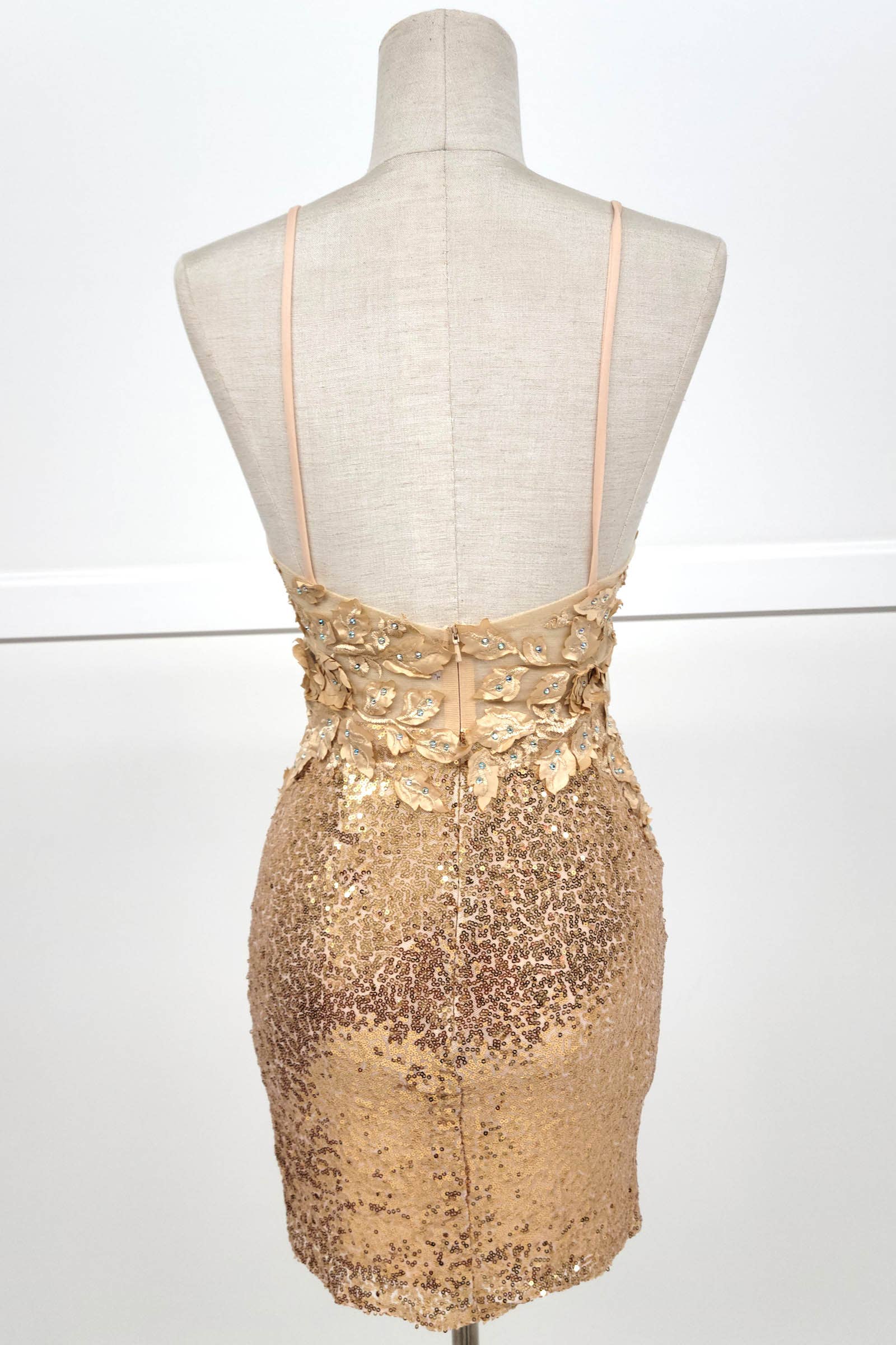 Chicas - Vente Robe – femme - Robe courte à paillettes et broderies florales C80825