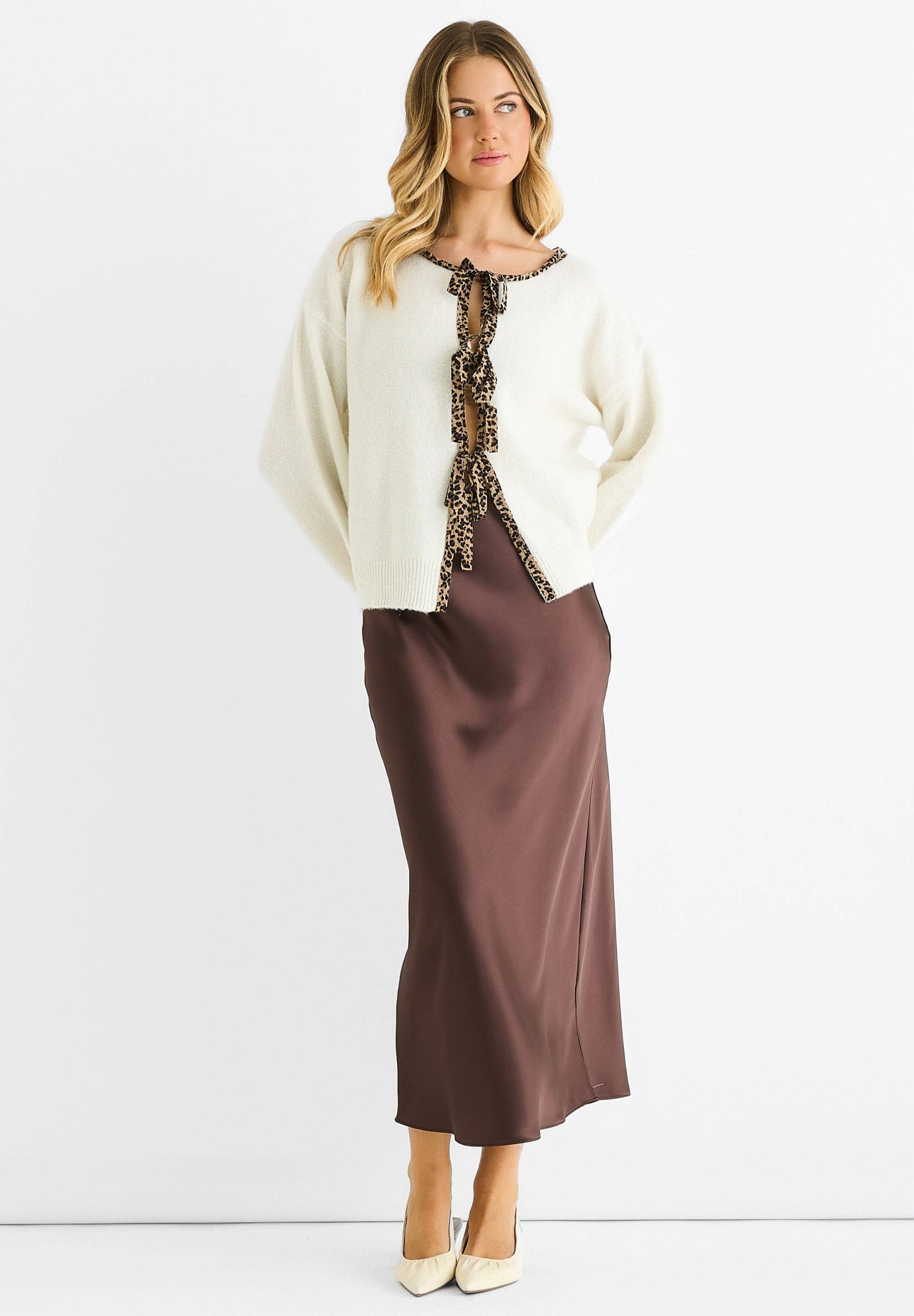 GINI LONDON – wholesale Klänning - Dam – Krämfärgad kontrast djurmotiv knyt oversized stickad kofta1