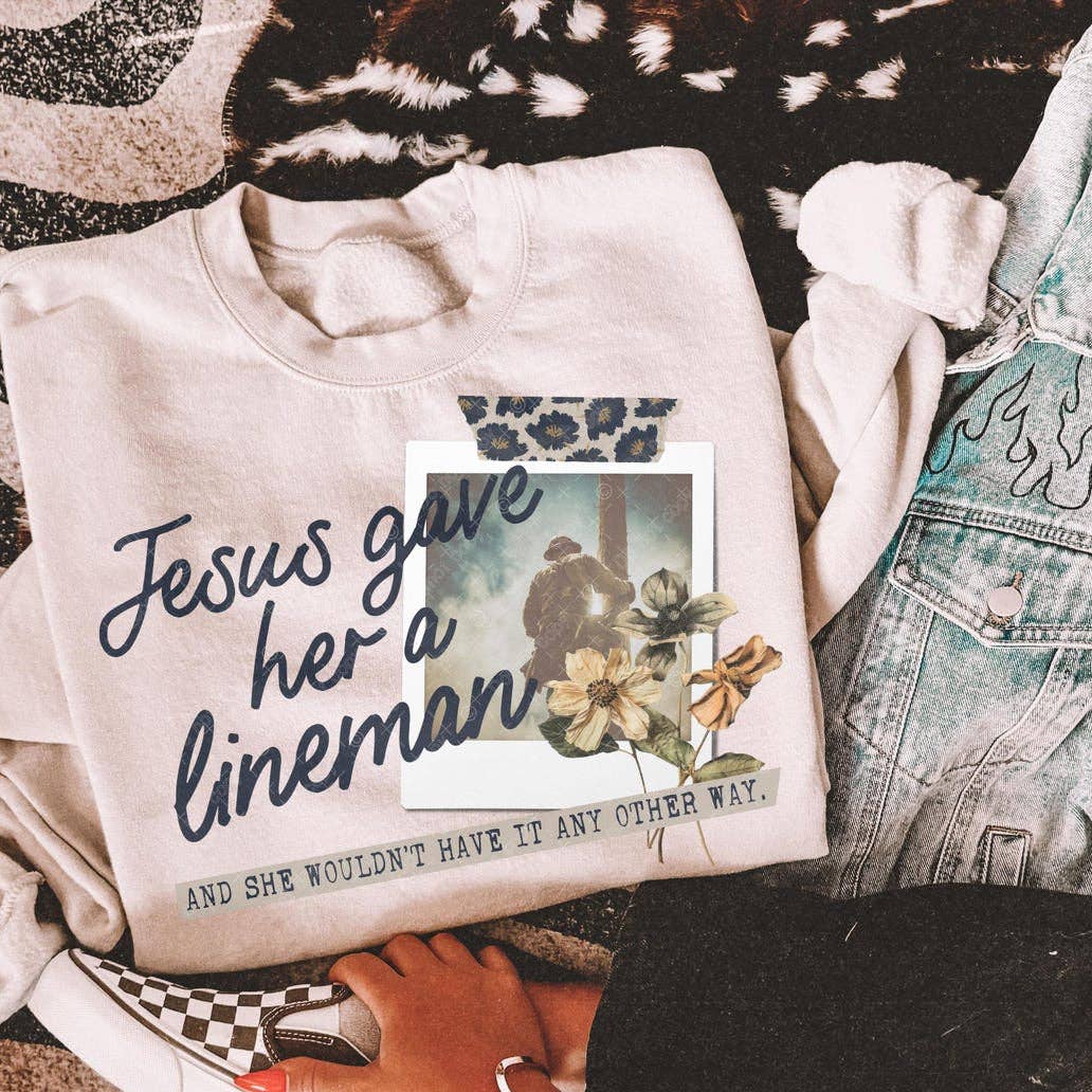 STRONG N FREE CDN - Wholesale Graphic Sweatshirt - Unisex - T-Shirt Sweatshirt Crewneck – Jesus Gave Her a Lineman Floral Polaroid Design0