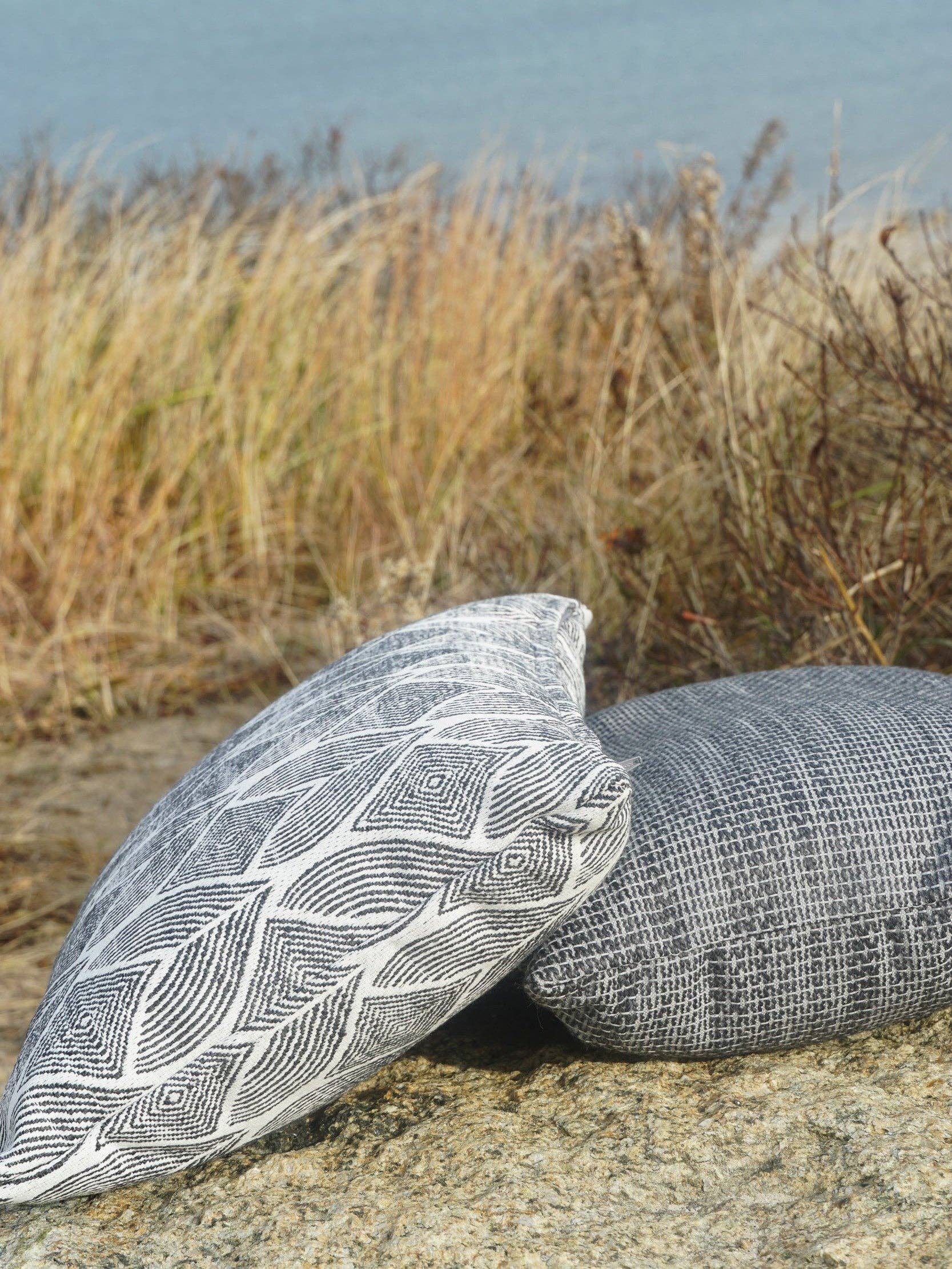 Anaya Home - Vendita all'ingrosso Cuscini decorativi - Cuscino da Interno Esterno Nero Cool Tropics5