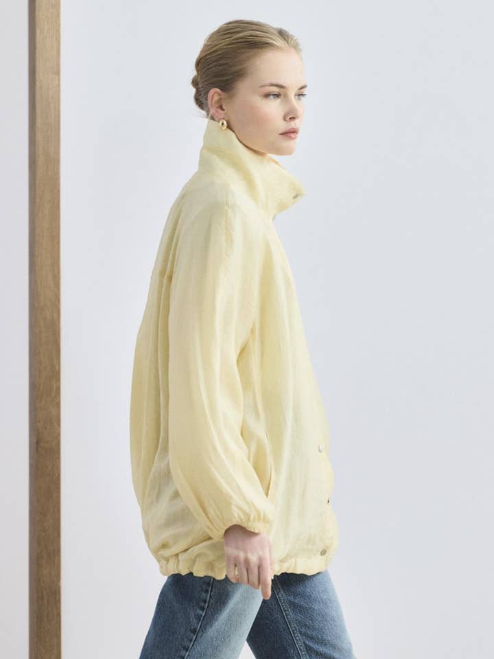 Casaco Bomber com Gola Alta e Franzido Amarelo Manteiga por atacado de Kadriye Baştürk