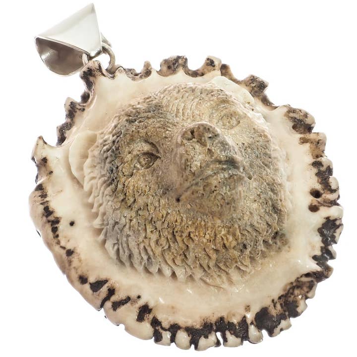 Pendentif en argent sterling 925 avec sculpture en relief à la main d'un ours grizzly en bois de cerf, 6 cm. pour la vente par FifiRose