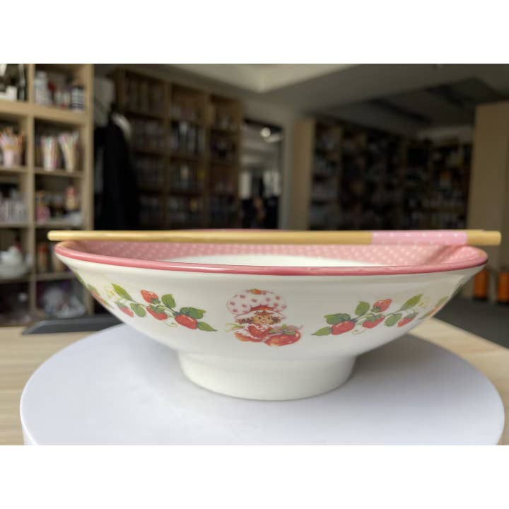 Silver Buffalo - Wholesale Bowl - Strawberry Shortcake Vintage Berries 30oz Ceramic Ramen Bowl
