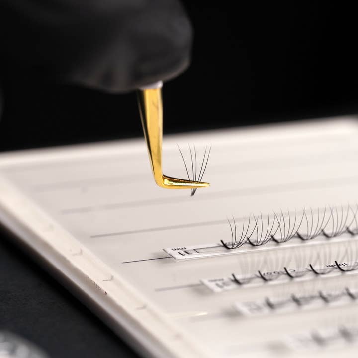 Blink Professional - Wholesale Eyelash/Brow Serum - Lash Holder7