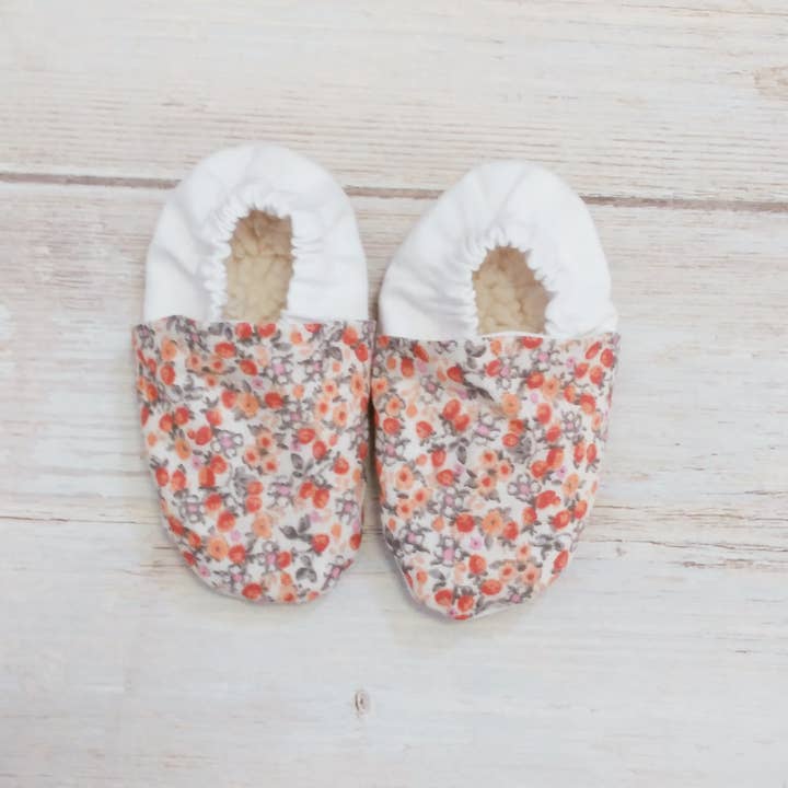 Chaussons bébé 0-6 mois - Fleurs pour la vente par Camille et Anatole