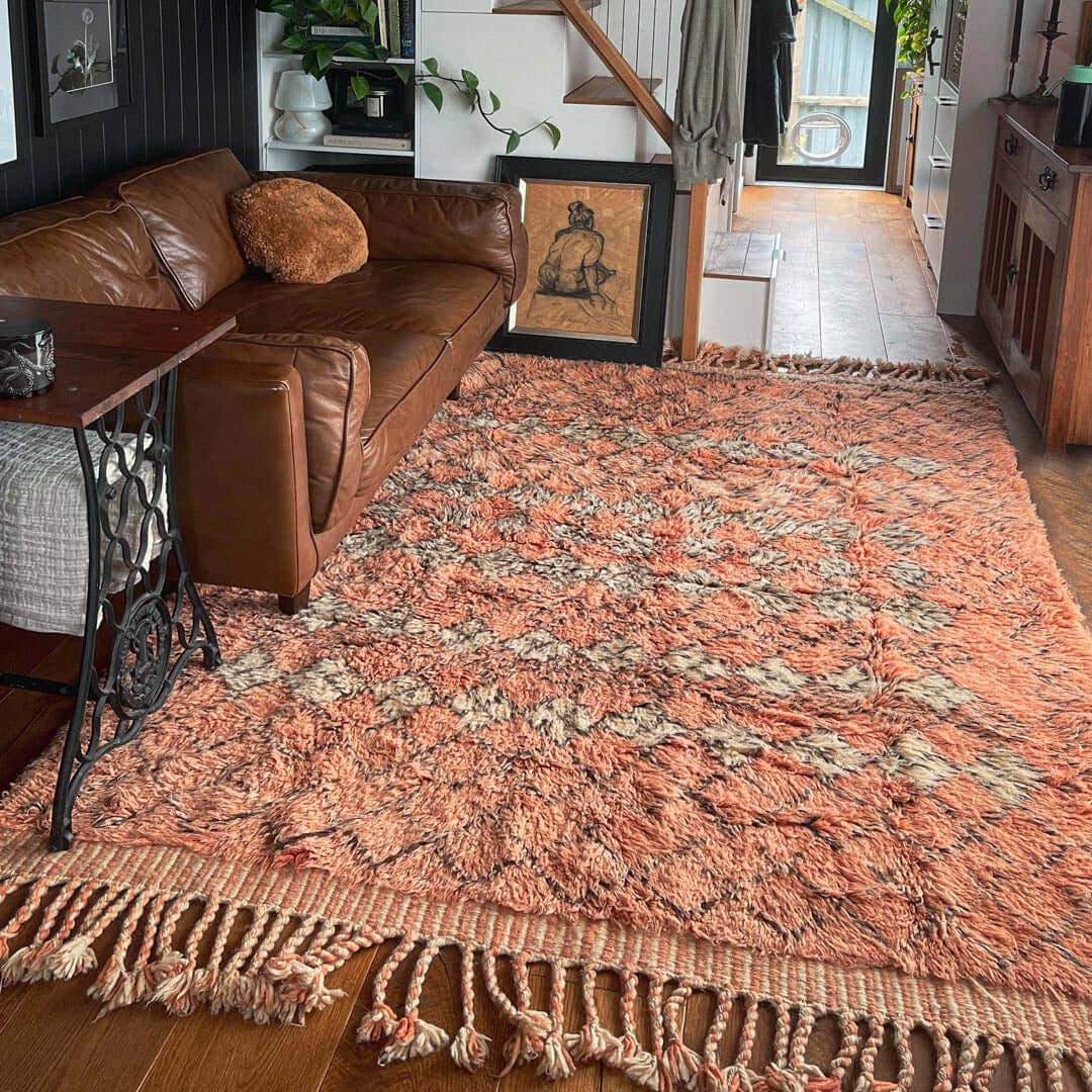 Moroccan Woven Treasures – Engroshandel Løst tæppe – Marokkansk vintage tæppe i fersken, håndvævet Berber tæppe1