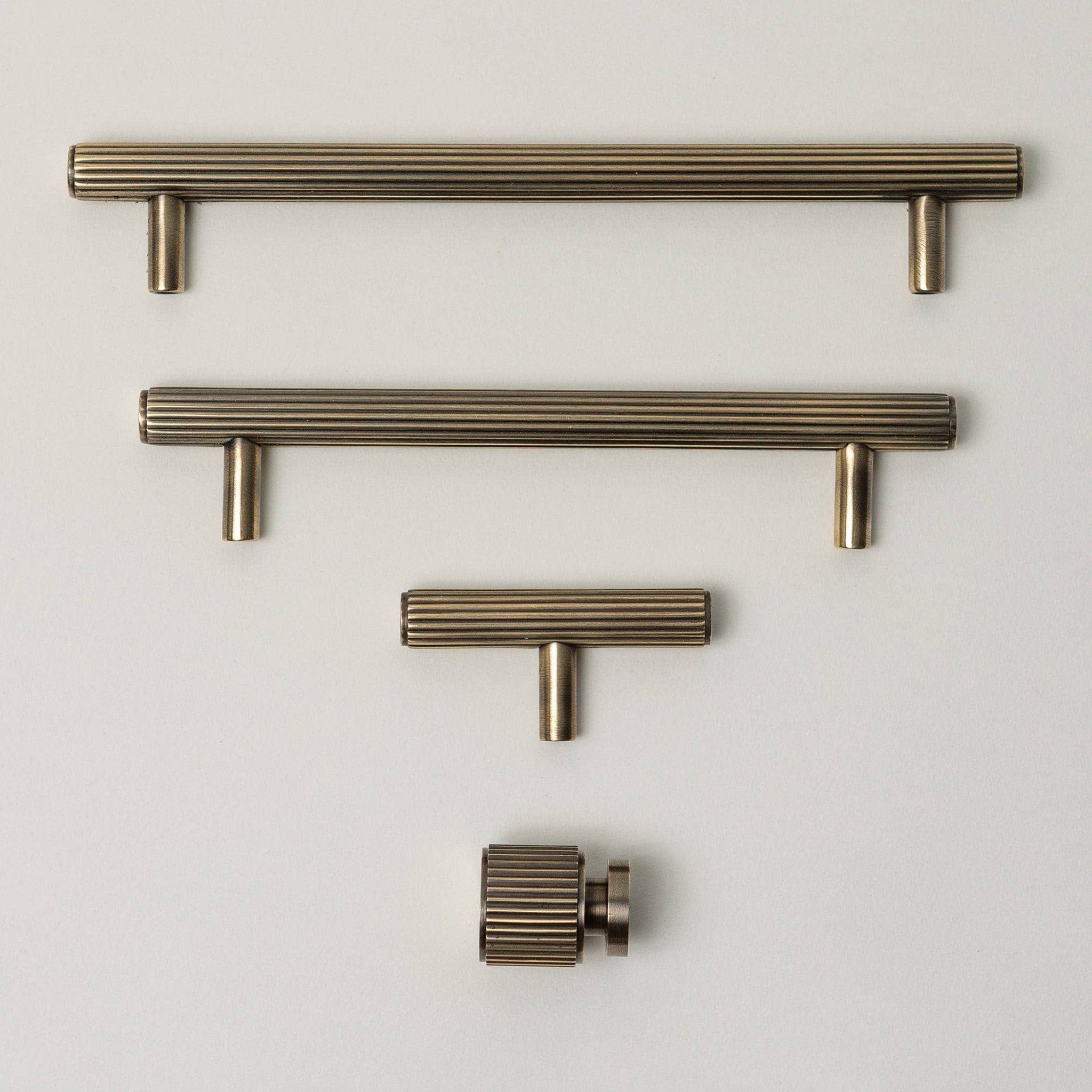 Brass bee – wholesale Knob/pull – Solid Brass Straight Knurled Kitchen Pull Handles & Knobs - Antique Brass Finish12