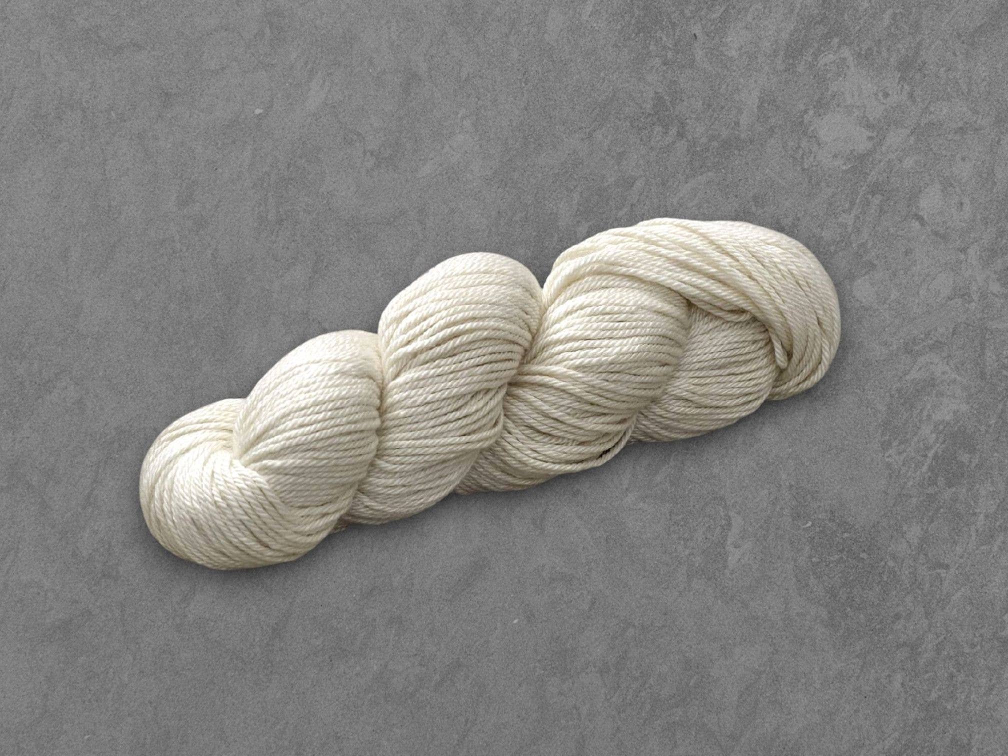 Rooster Undyed Yarns - Vente Fils à tricoter - Fil non teint : fil à tricoter Aran en soie mérinos1