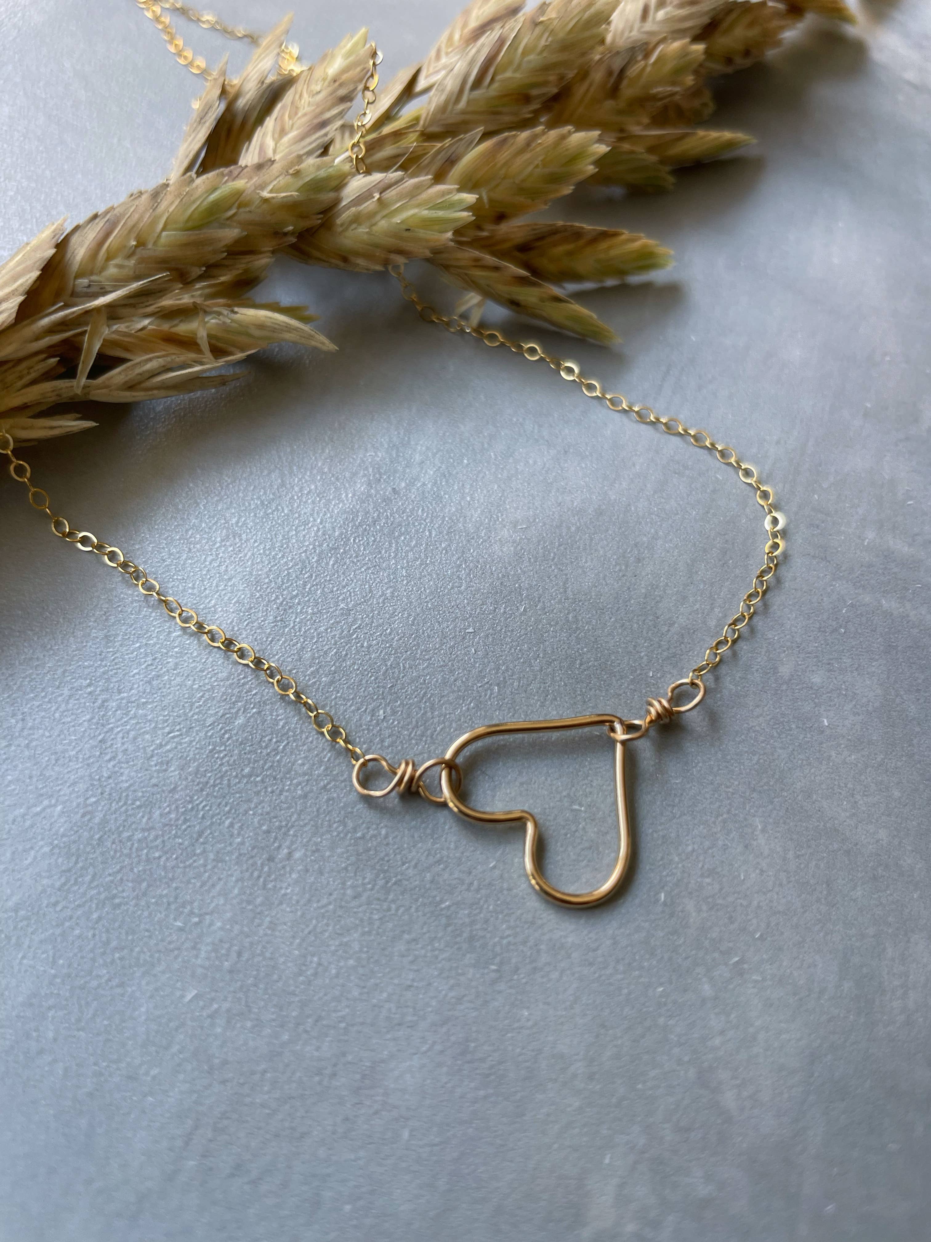 Quinn Sharp Handmade - Vendita all'ingrosso Collana con ciondolo/pendaglio - Collana con cuore galleggiante Sideways | Riempita in oro 14kt1