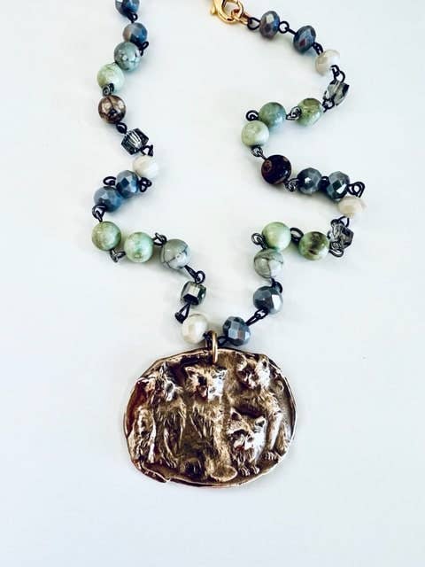 3 små killinger mistede deres vanter halskæde for engroshandel hos Michelle DaRin Jewelry