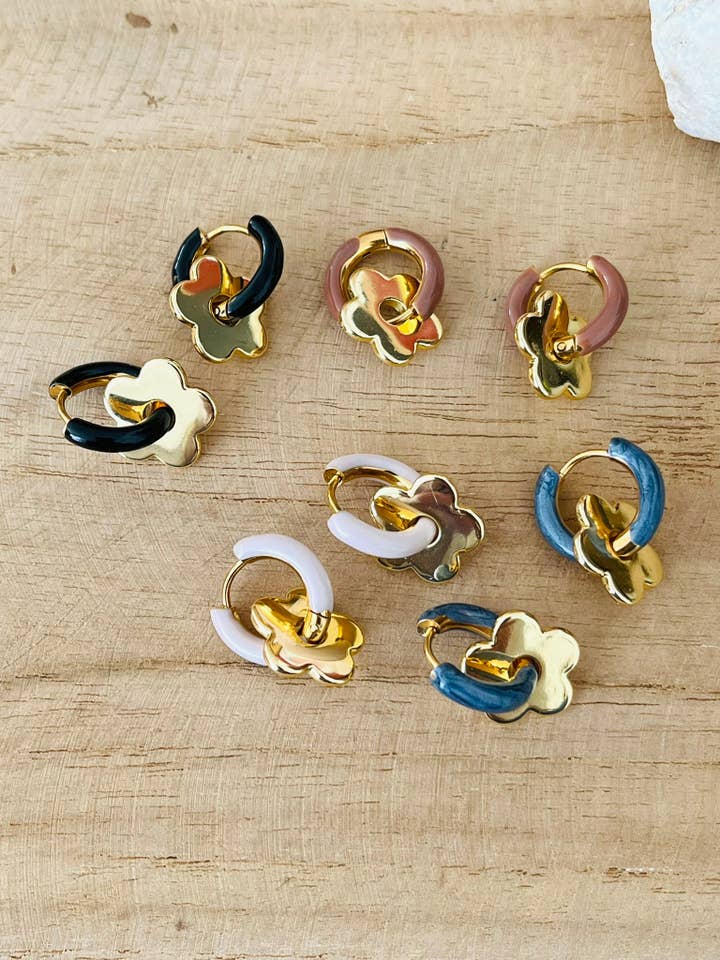 Brincos de argola coloridos MIA - Flor dourada por atacado de Innaya