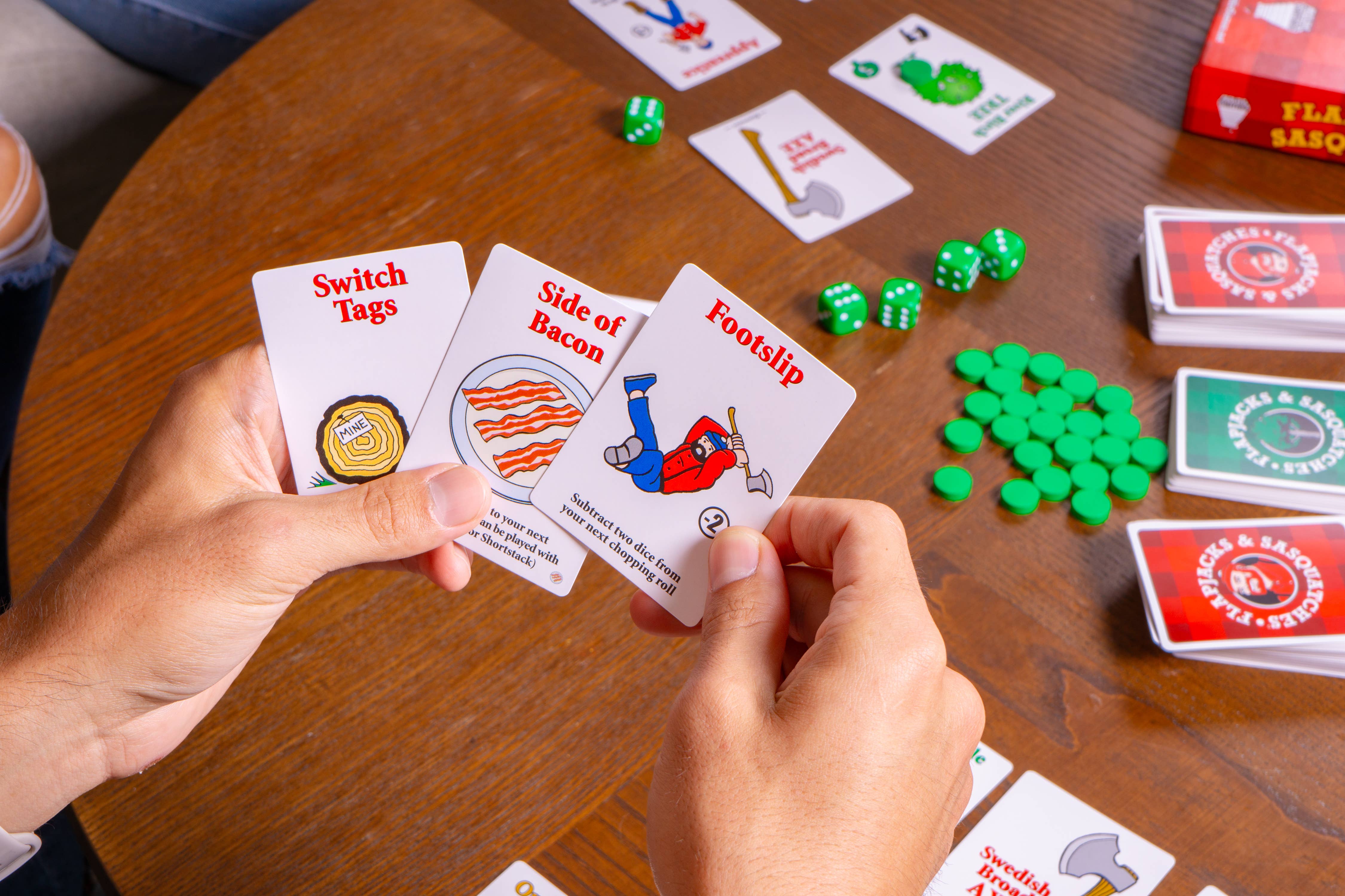 Left Justified Studio & Prolific Games - Wholesale Kaartspel - Flapjacks & Sasquatches — Een houthakkerskaartspel voor het hele gezin12