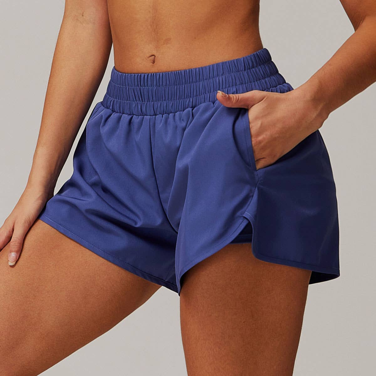 Crave by FW - Vendita all'ingrosso Pantaloncini sportivi - Donna - Short sportivo a vita alta a tinta unita con tasche2