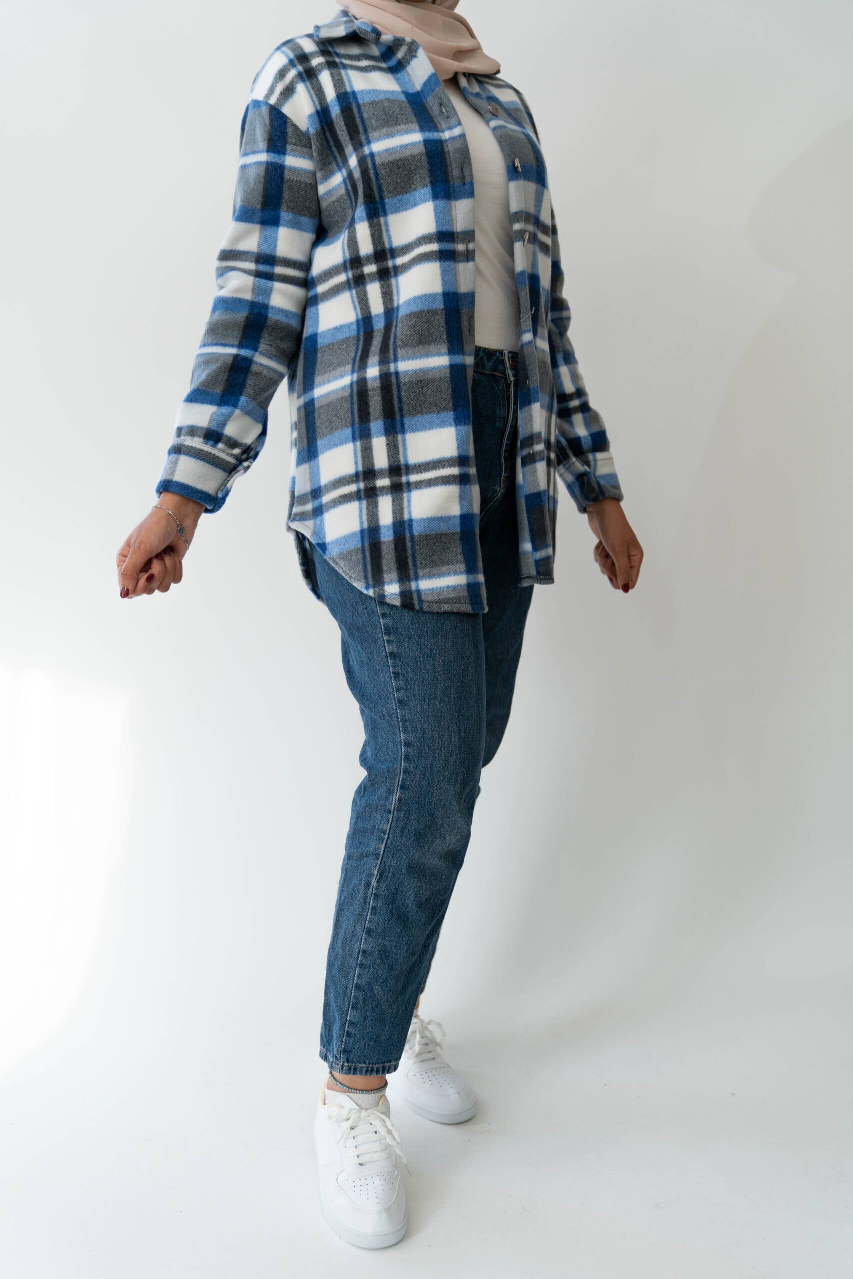 SAIS Fashion - Wholesale Button Down Shirt - Women's - Checkered Blouse without Pockets in Blue and Red2