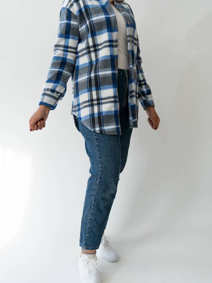 SAIS Fashion - Wholesale Button Down Shirt - Women's - Checkered Blouse without Pockets in Blue and Red2