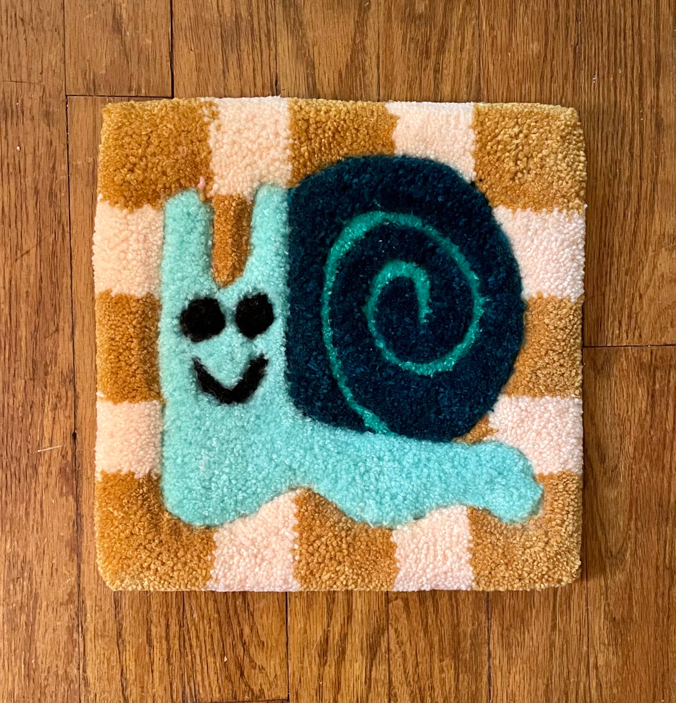 Hi Cutie – wholesale Wall Accent – Checkered Snail Tufted Wall Hanging2