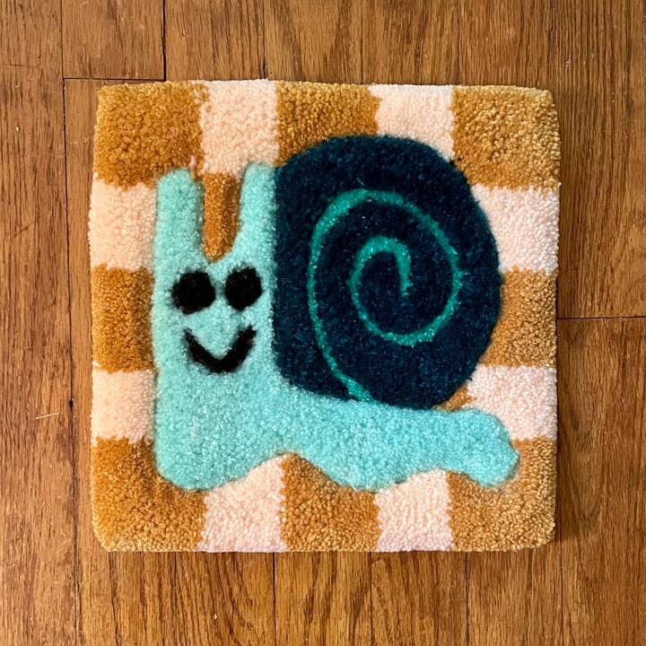 Hi Cutie – wholesale Wall Accent – Checkered Snail Tufted Wall Hanging2