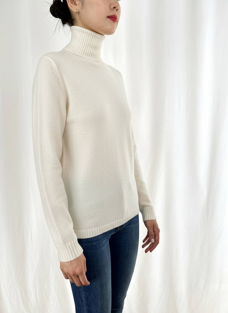 JULIA PARIS - Wholesale Knit Sweater - Women's - 100% Extrafine Wool Turtleneck1