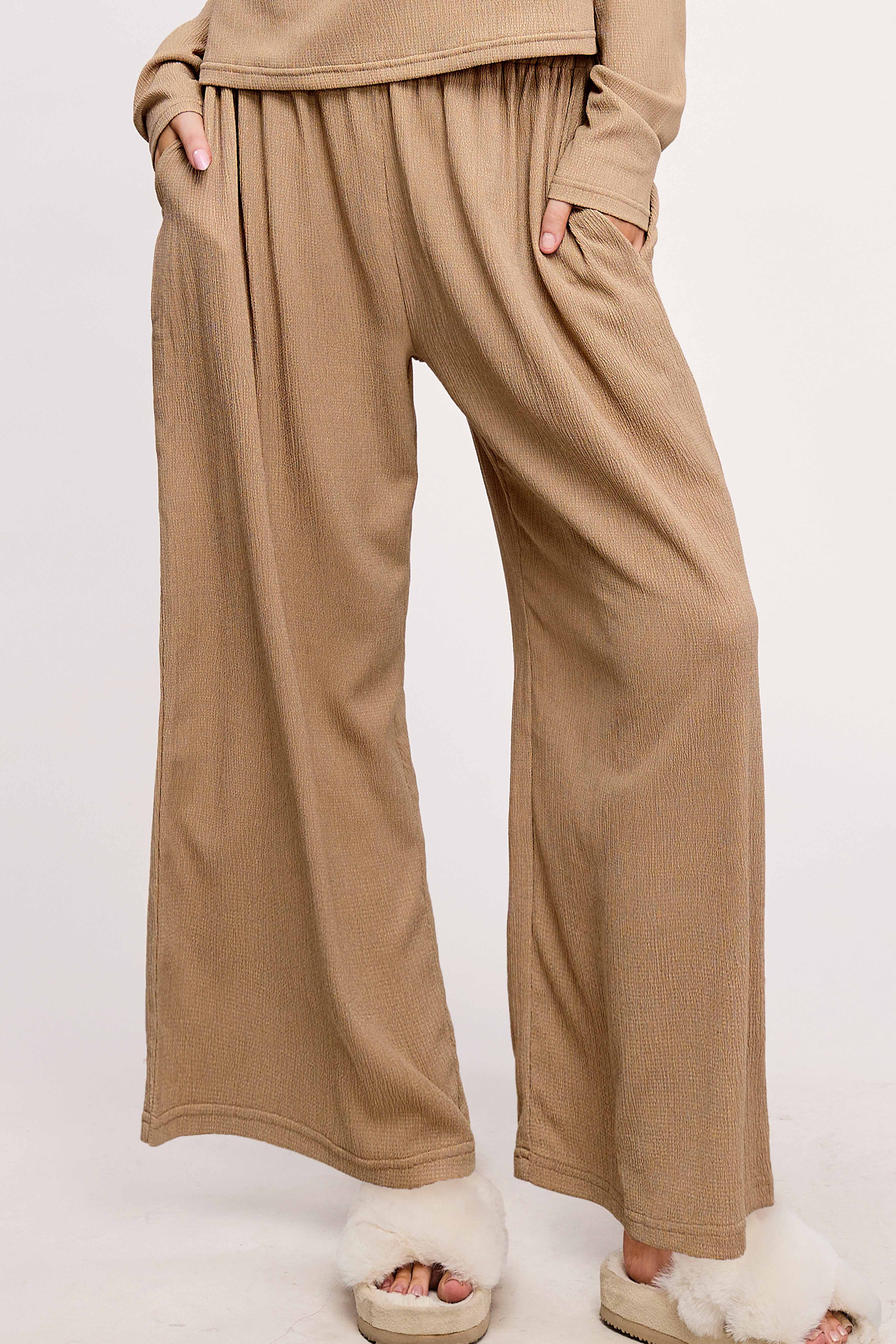 La Miel – Großhandel Loungewear-Set – Damen – La Miel Relax-Set aus dehnbarem, gekrepptem Stoff mit lockerem Sitz23