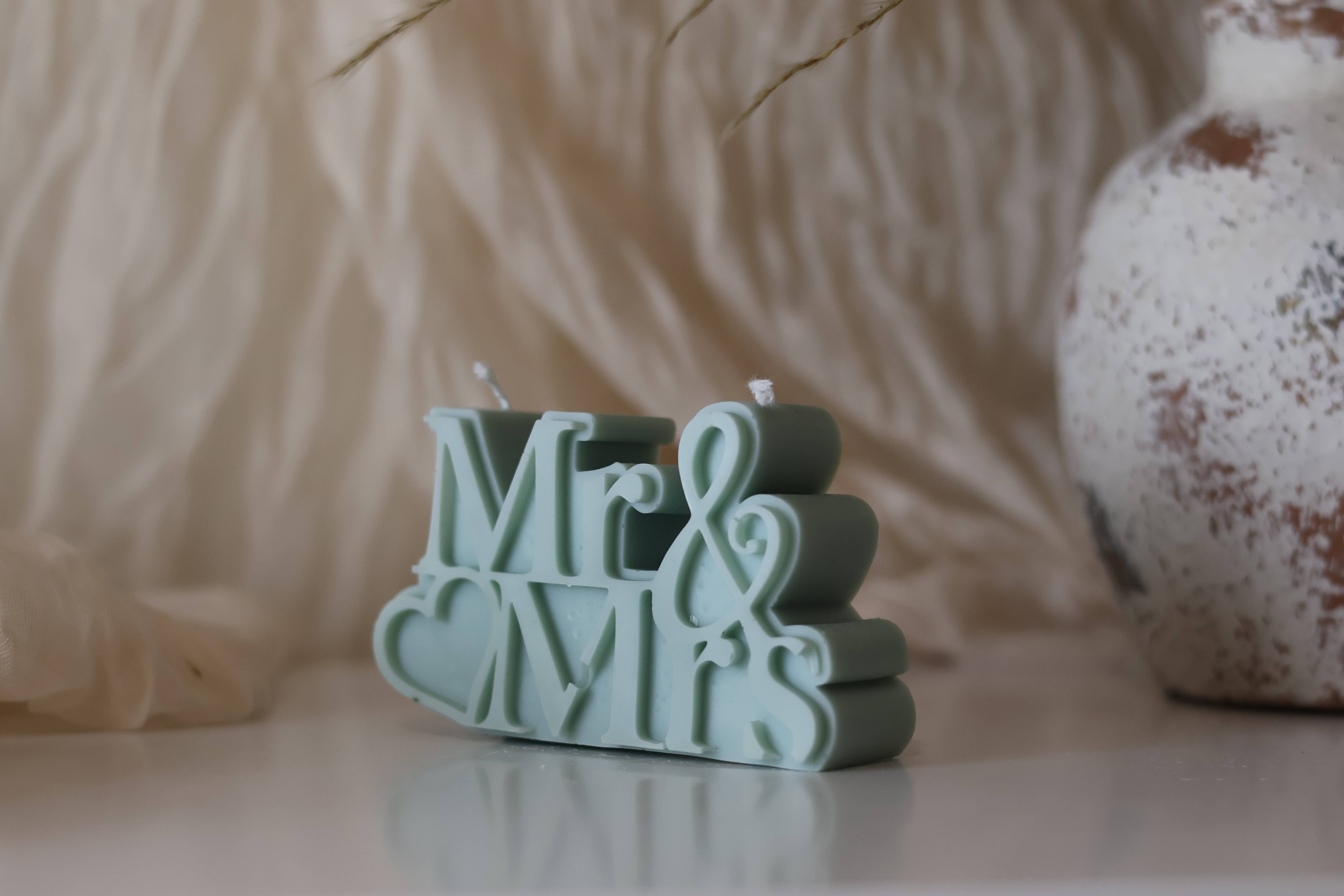 Agaboo Candle - Wholesale Novelty Candle - Mr & Mrs Candle 2.5x4in4