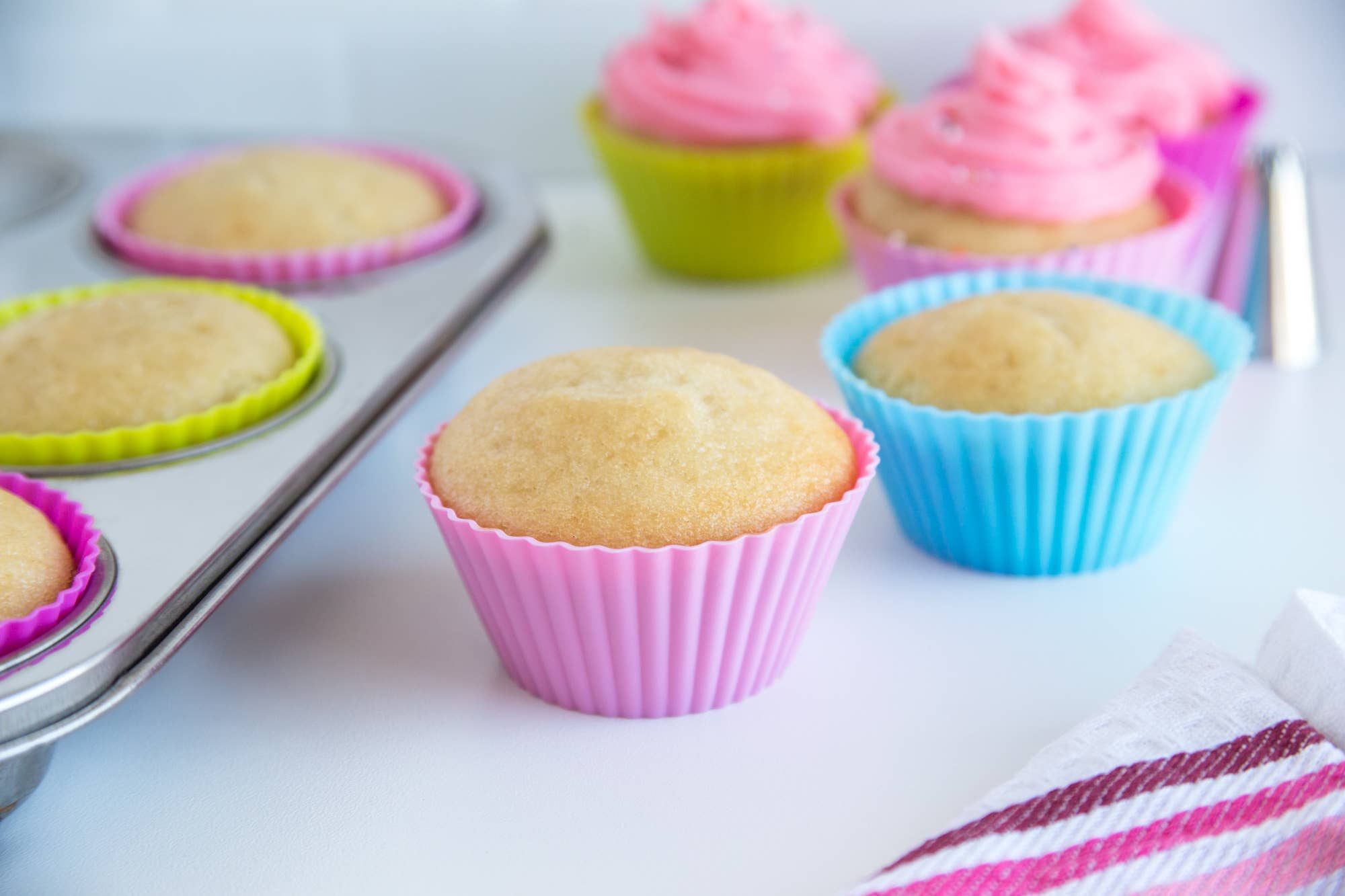 Fox Run Brands - Wholesale Cupcake/Muffin Liner - Bakelicious Silicone Cupcake Liners, Set of 12, 2.75"4