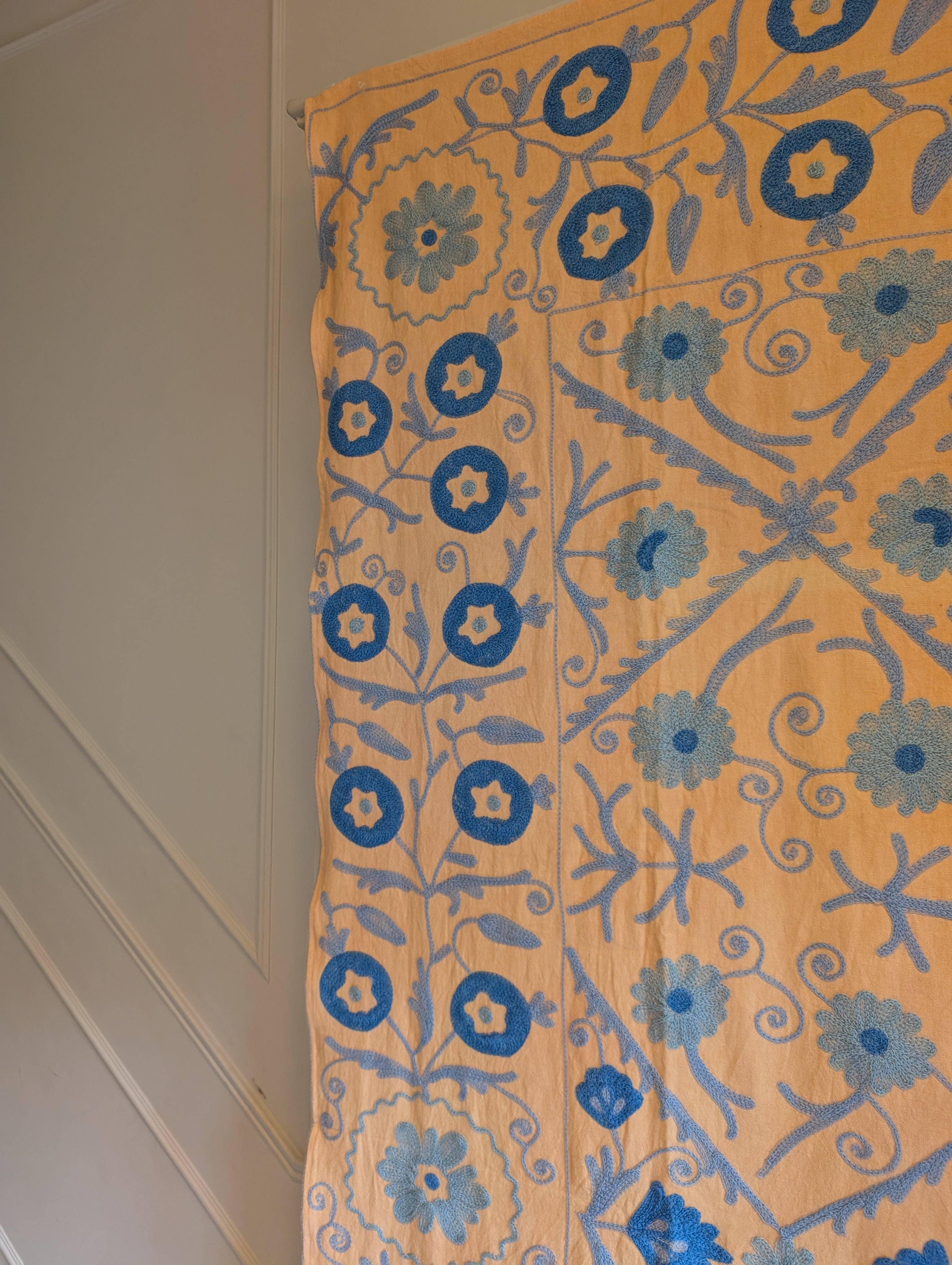 LNH EDIT - Vendita all'ingrosso Plaid - Suzani 014, apricot blues - coperta in cotone con ricamo dettagliato3