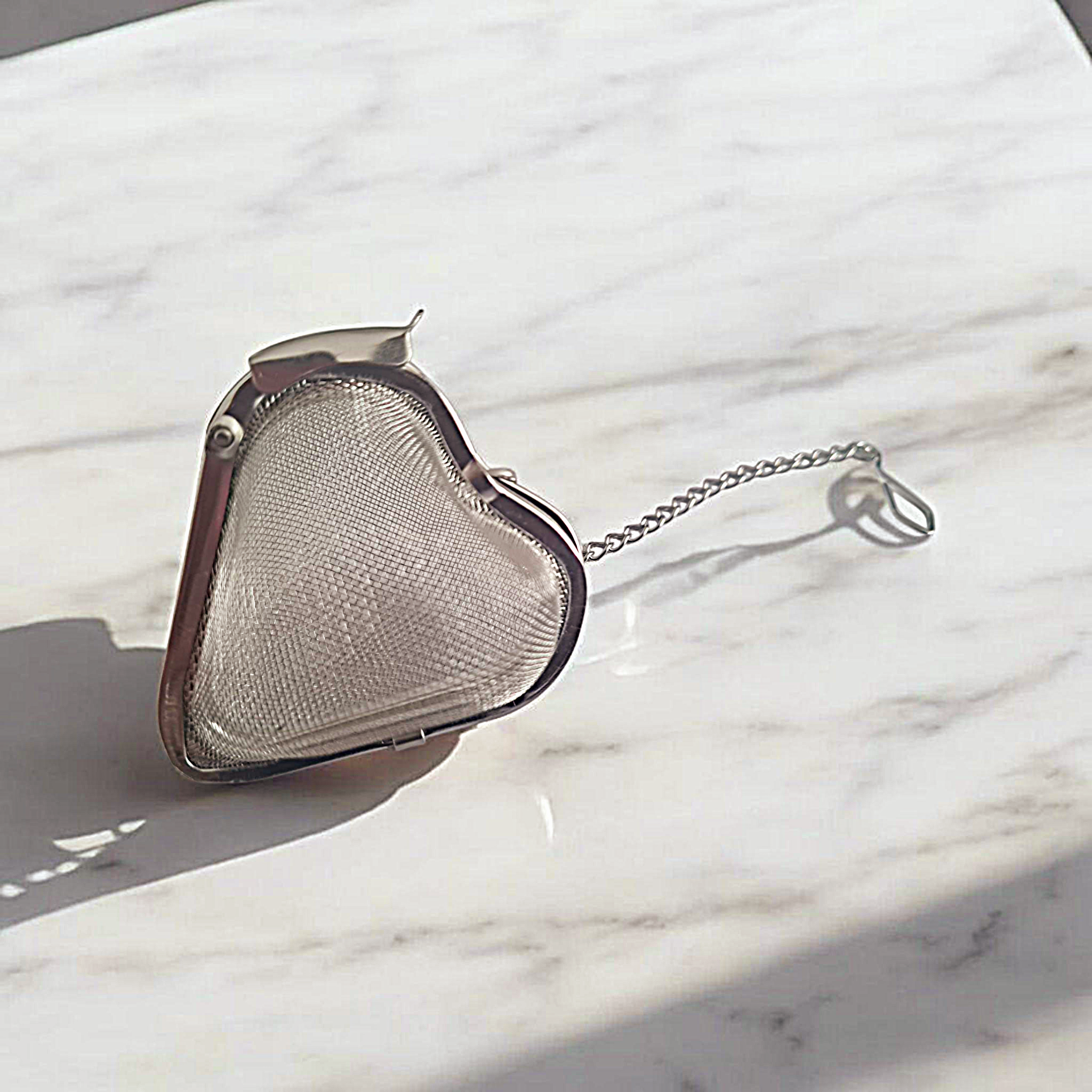 Sostraw & SmartThings - Vente Passoires à thé/infuseurs - Infuseur à thé en forme de cœur en maille - 4 couleurs disponibles8