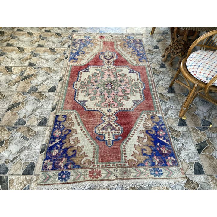 Tapis turc vintage des années 1970, tapis géométrique fait main 3x7 pour la vente par Oushak Rugs