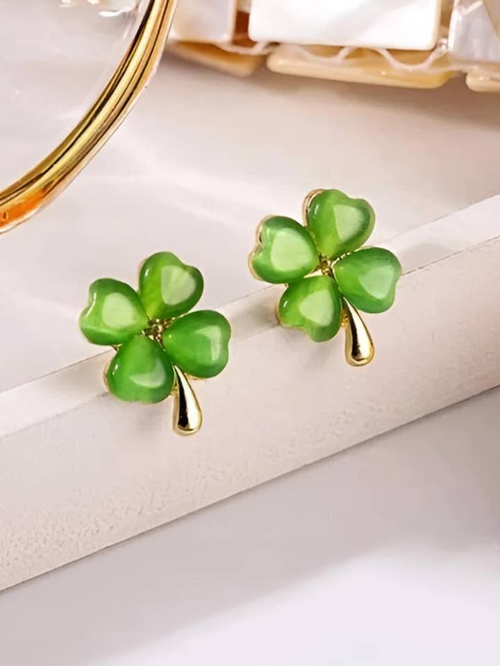 Pendientes de hoja de trébol for wholesale by Wild & Free