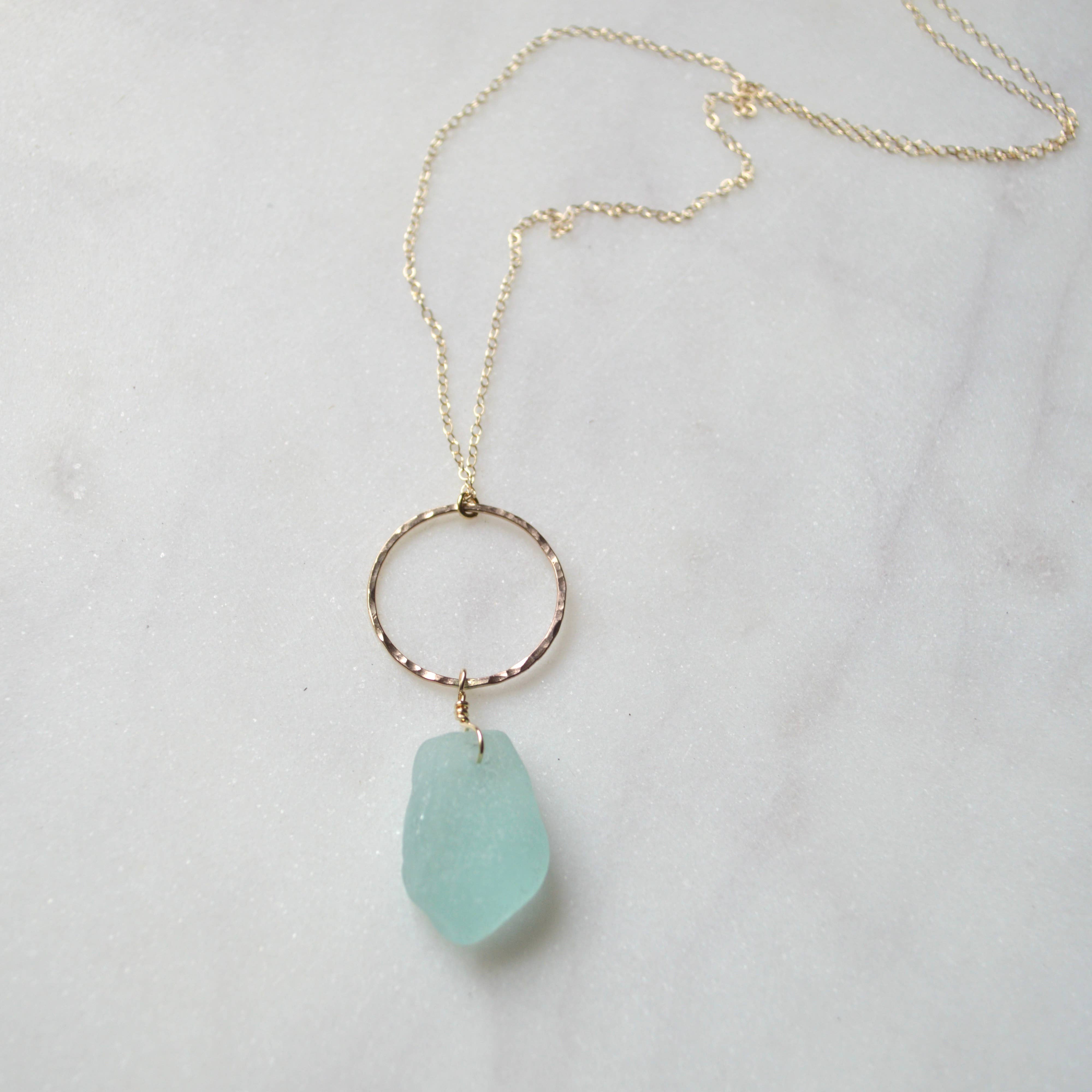 Salty But Sweet – Engroshandel Halskæde med vedhæng – Stor Sea Glass Hoop Halskæde i Guld2
