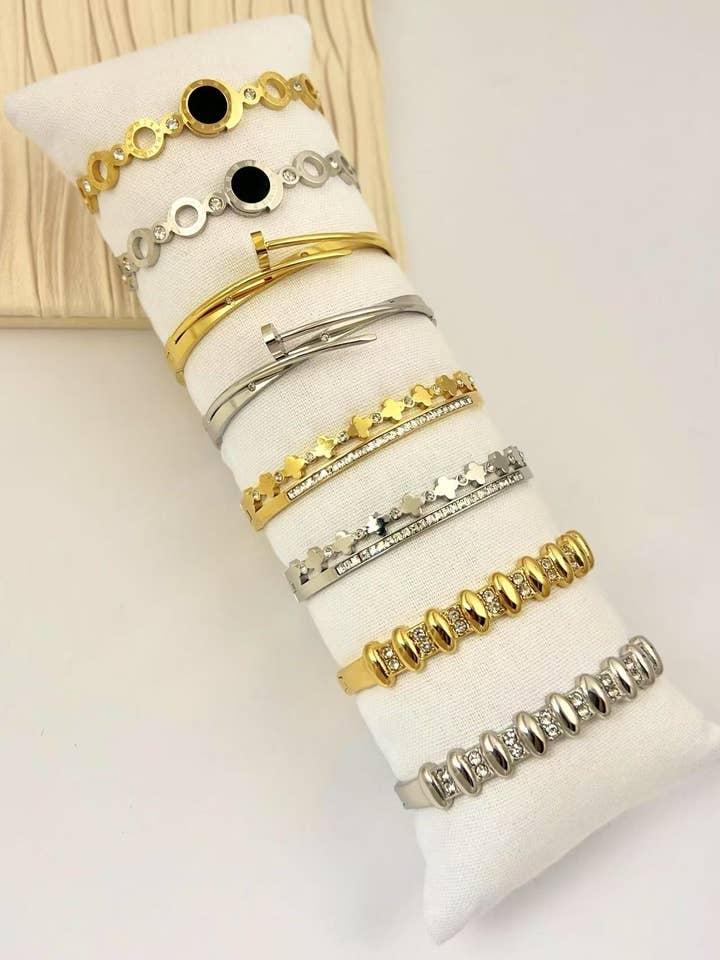 Set med 8 eleganta armband i rostfritt stål i guld och silver för wholesale av COSMOS