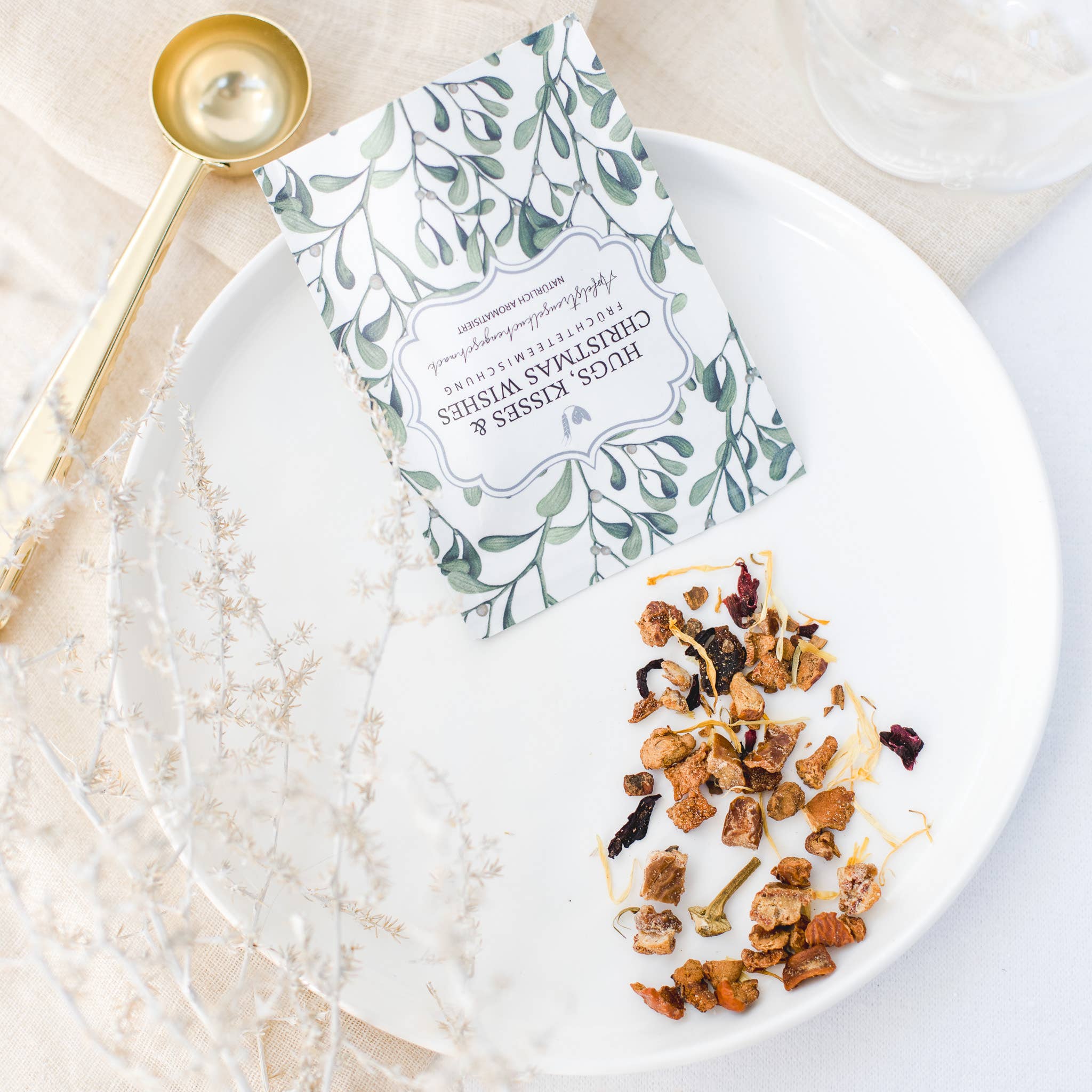 Bake Affair GmbH - Wholesale Loose Tea - Hugs, Kisses & Christmas Wishes tea bags1