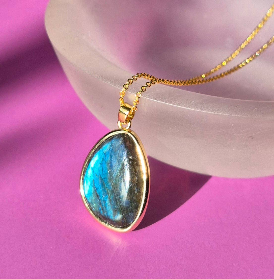Moonlight Gemstones - Wholesale Pendant/Charm Necklace - Gold color Labradorite Necklace with 25mm flashy pendant3
