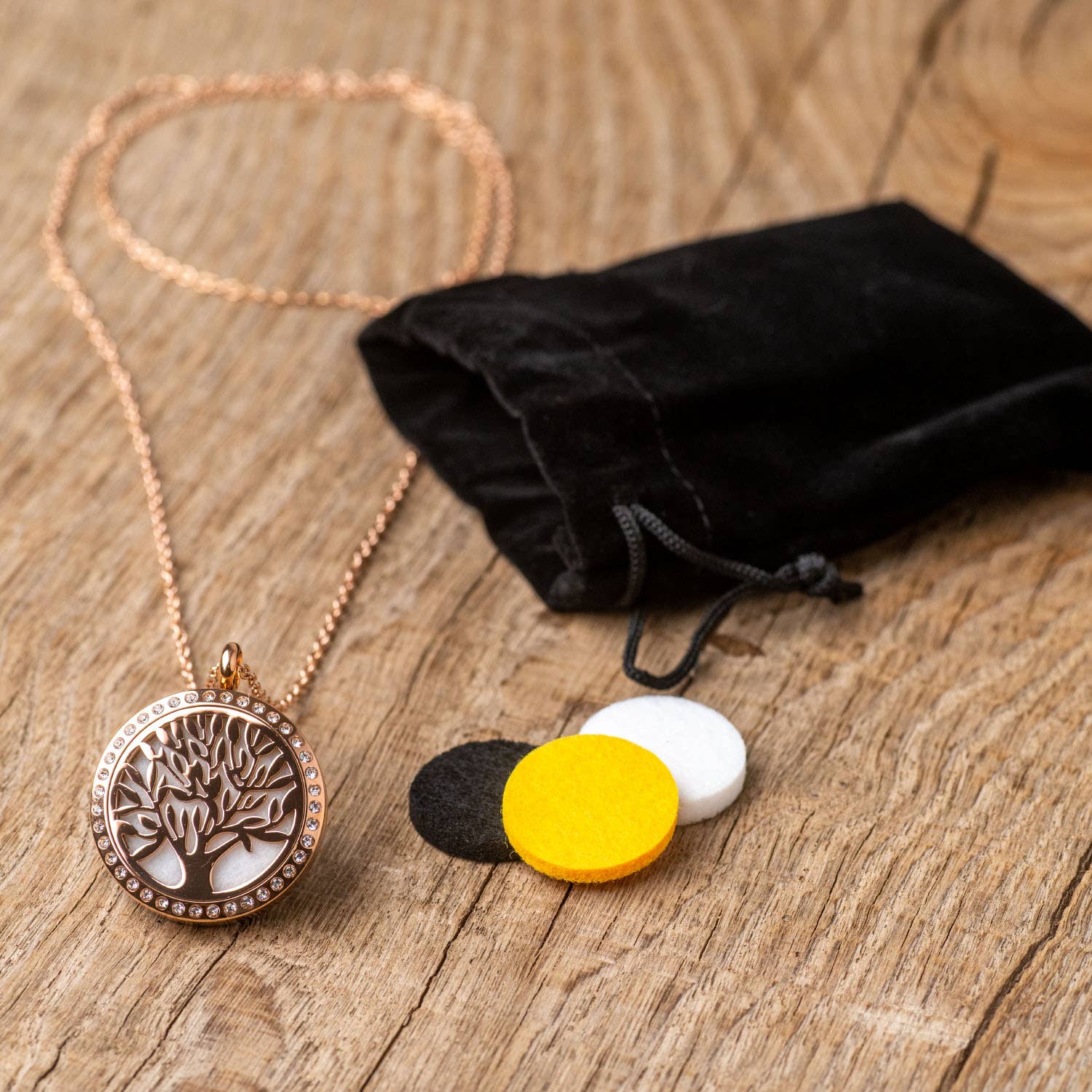 INNOBIZ – wholesale Aromatherapy necklace – Silvae: Aromatherapy Scented Necklace3