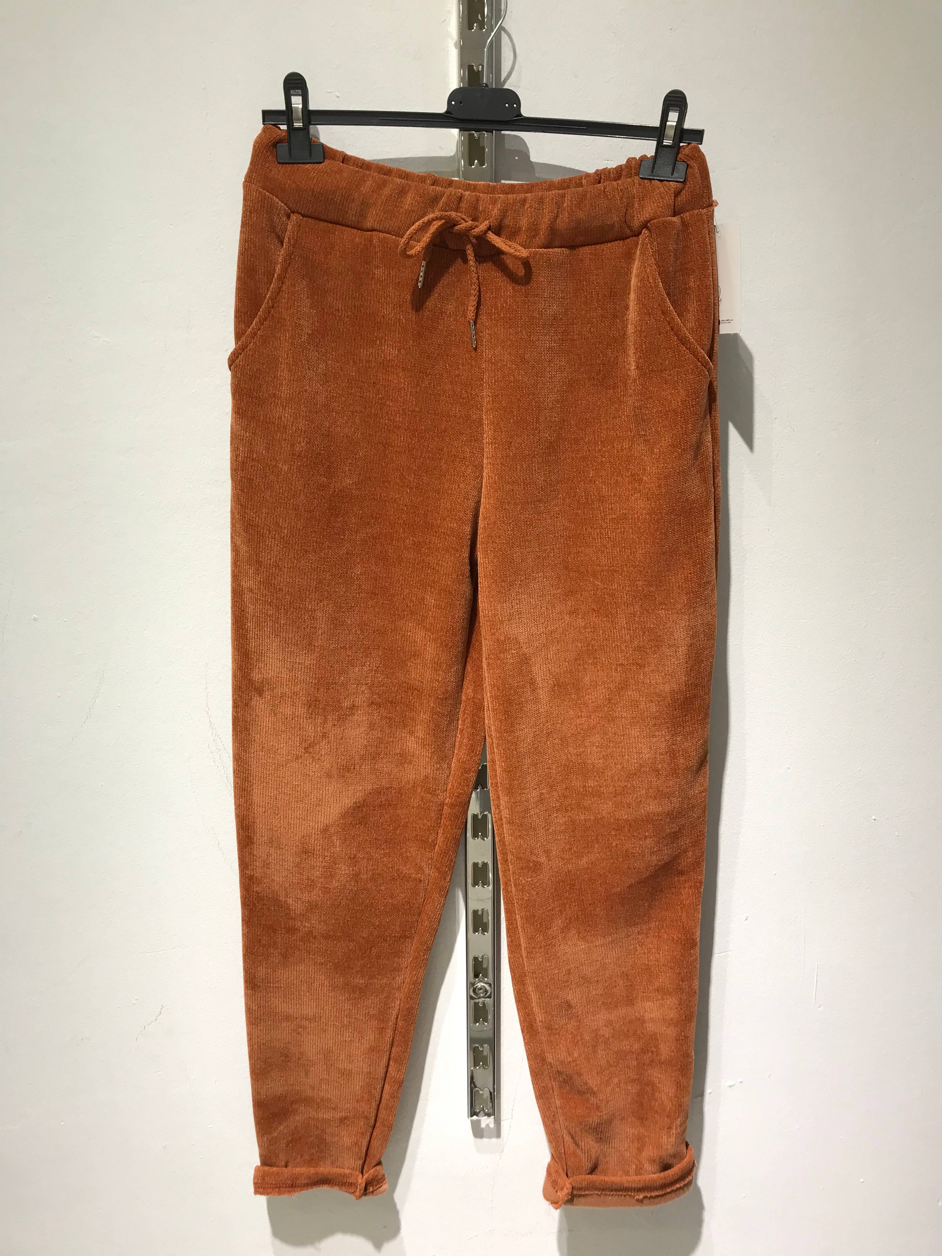 Only Yuan - Vendita all'ingrosso Pantalone - Donna - ref 7859 pantaloni in velluto a coste7