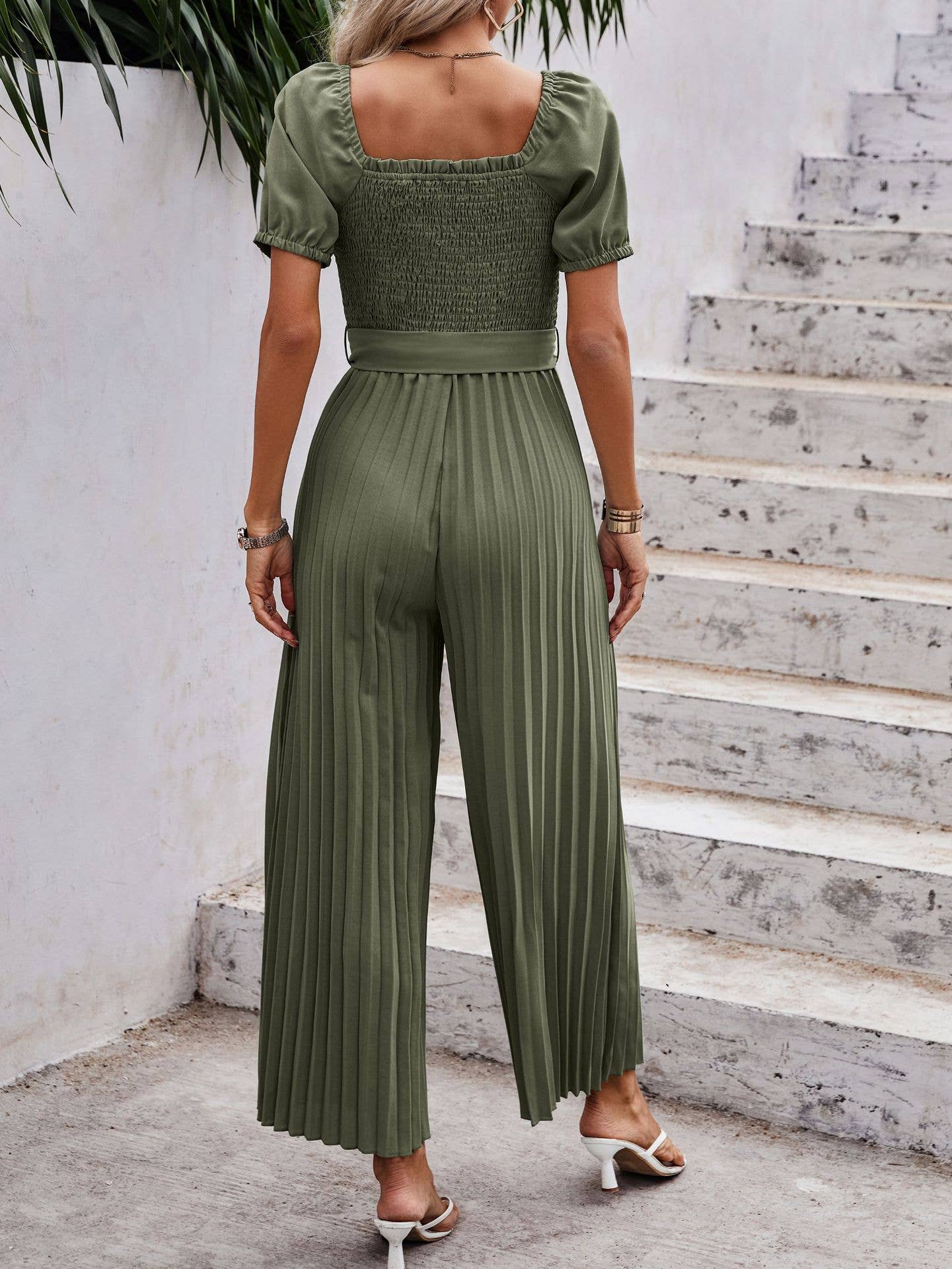 eLook – Großhandel Jumpsuit – Damen – SZ1-J6243 Gemusterter, plissierter Jumpsuit mit Gürtel17