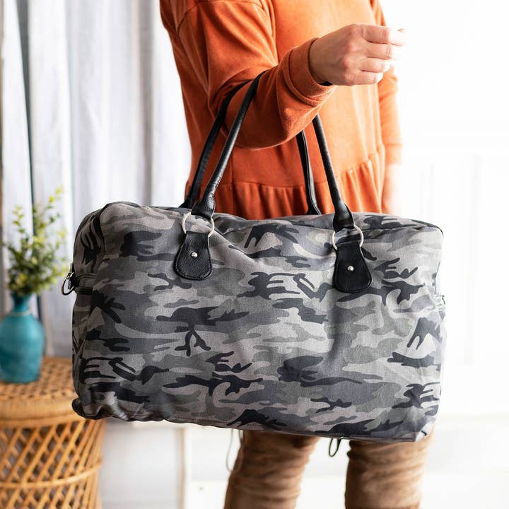 Viv&Lou - Wholesale Weekender bag – women's - Black Camo Travel Bag2