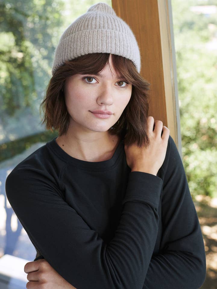 Bonnet côtelé en cachemire de Mongolie pour la vente par Delfina&Co