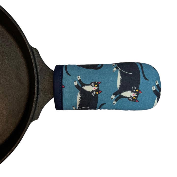Midnight Meow Cast Iron Skillet Mitt for wholesale by Collisionware