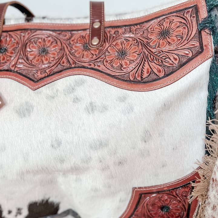 The Sterling Gypsy – wholesale Duffelväskor – Dam – Western Cowhide & Tooled Leather Weekender Tygväska Resor Anpassade märkesvaror Farm Brand Cow Brand Initials Cow Print1