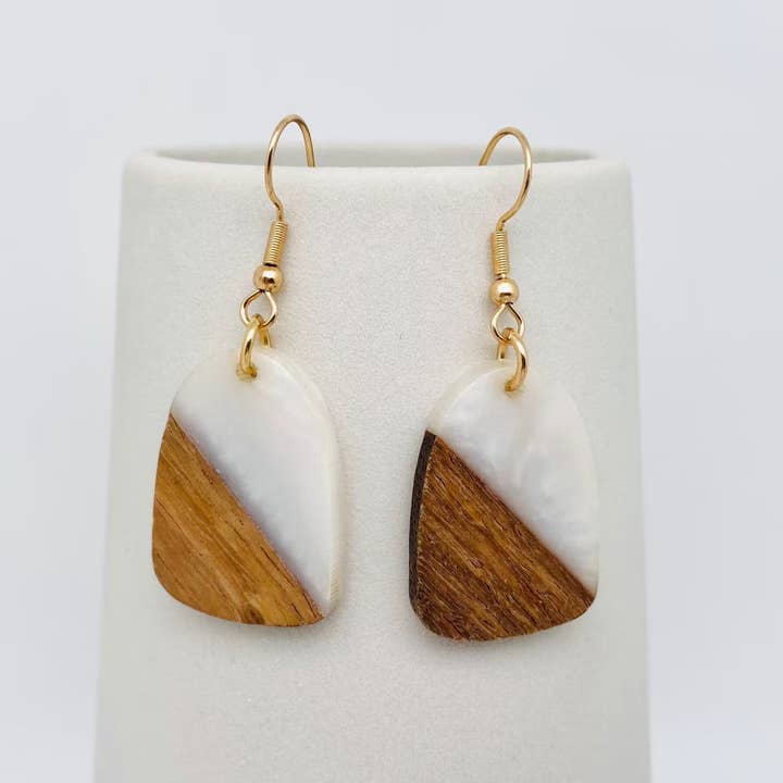 Mio Queena - Wholesale Dangle Earrings - Wood and Resin Bonding Geometric Pendant Dangle Earrings
