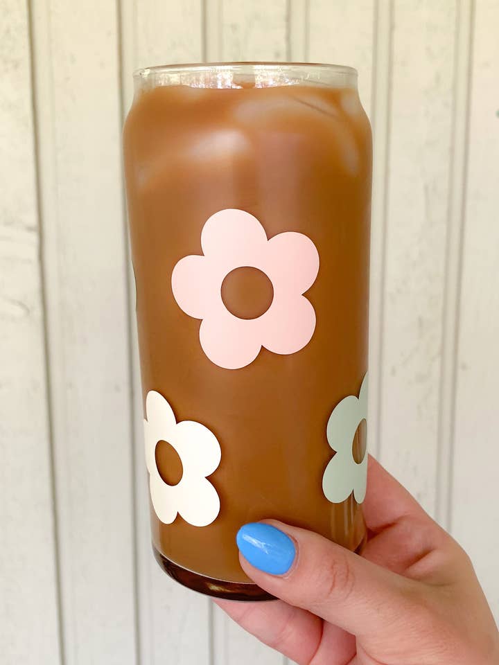 Pastel Retro Daisy 20 oz. Can Glass for wholesale by Lou + James Collective