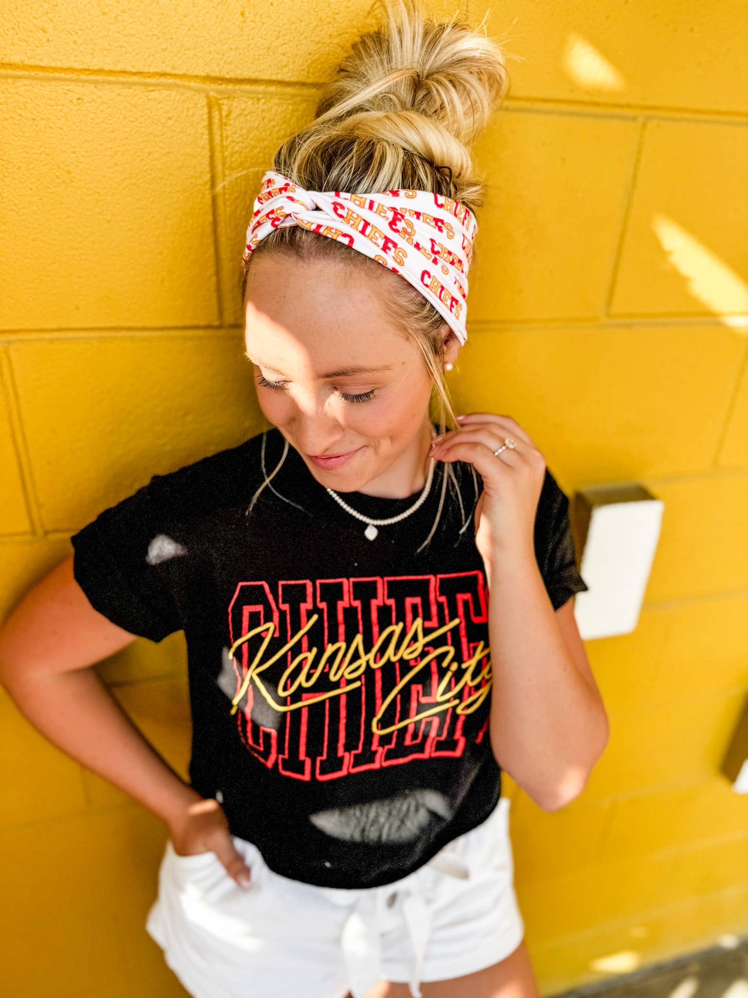 Ruby Red Threads – Engroshandel Pandebånd - Dame – CHIEFS Scarlet/Gold Block Letter Turband pandebånd2