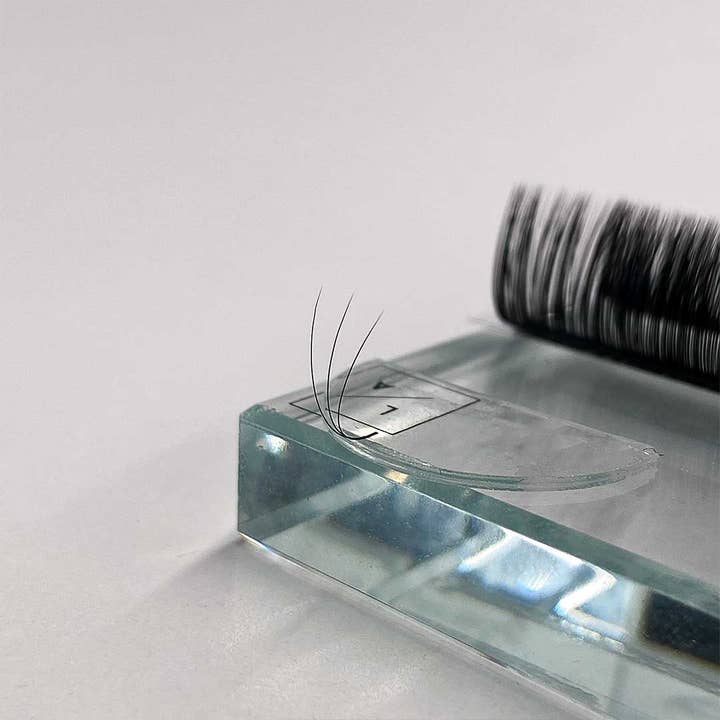 Lash Affair - Wholesale False/Fake Eyelashes - Luxury Volume Lash Extensions2