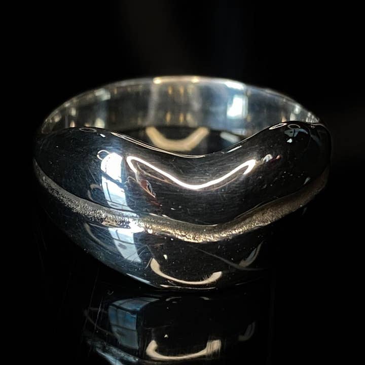 La bouche - Big lips fetish kiss ring, silver for wholesale by Horny Cat Jewellery