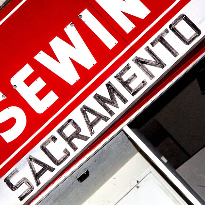 Sacramento Dessous de verre en céramique pour la vente par South Austin Gallery